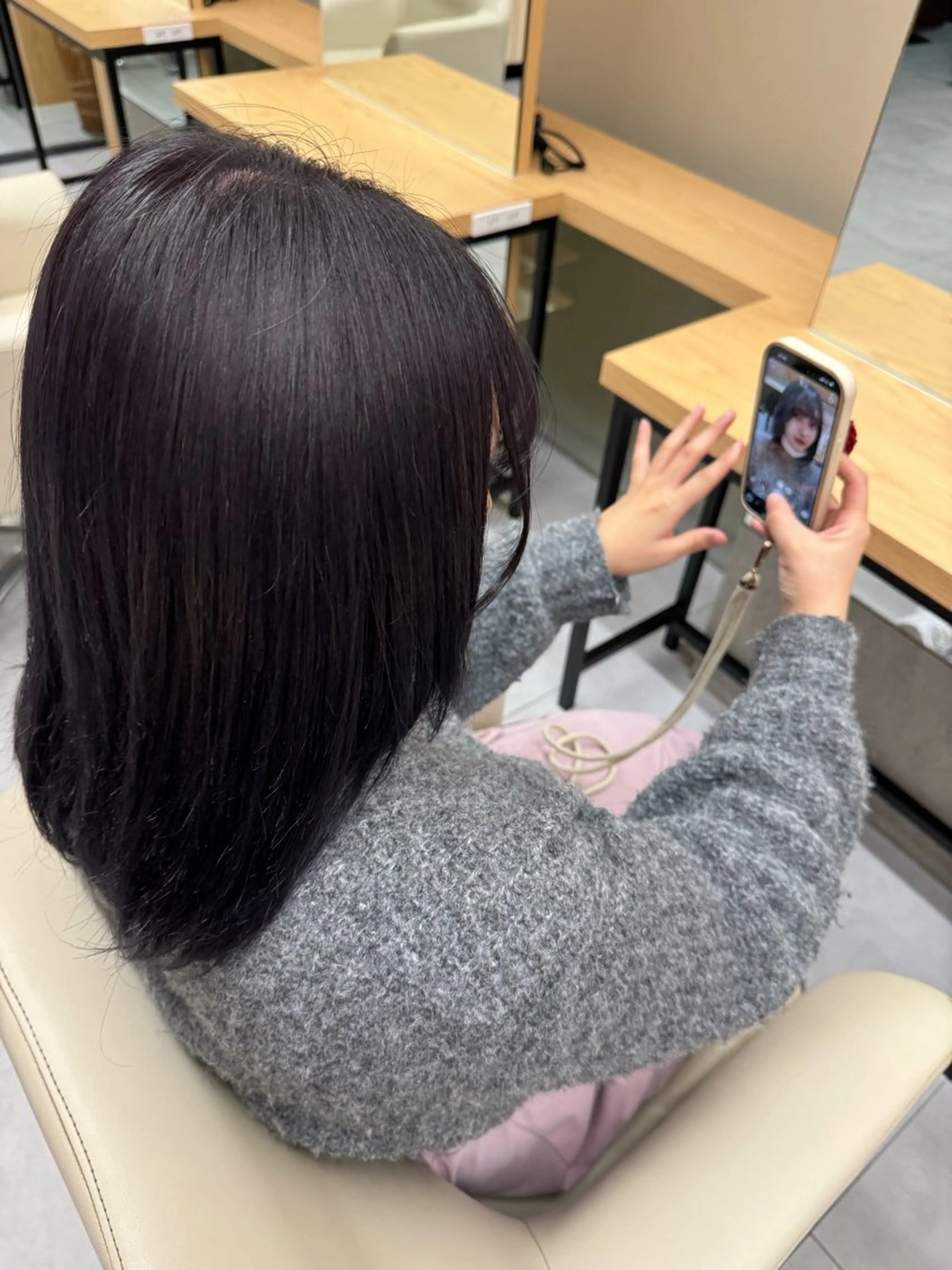 セミロング カラー ブリーチ ラベンダーカラー 八木 佑菜のヘアスタイル
