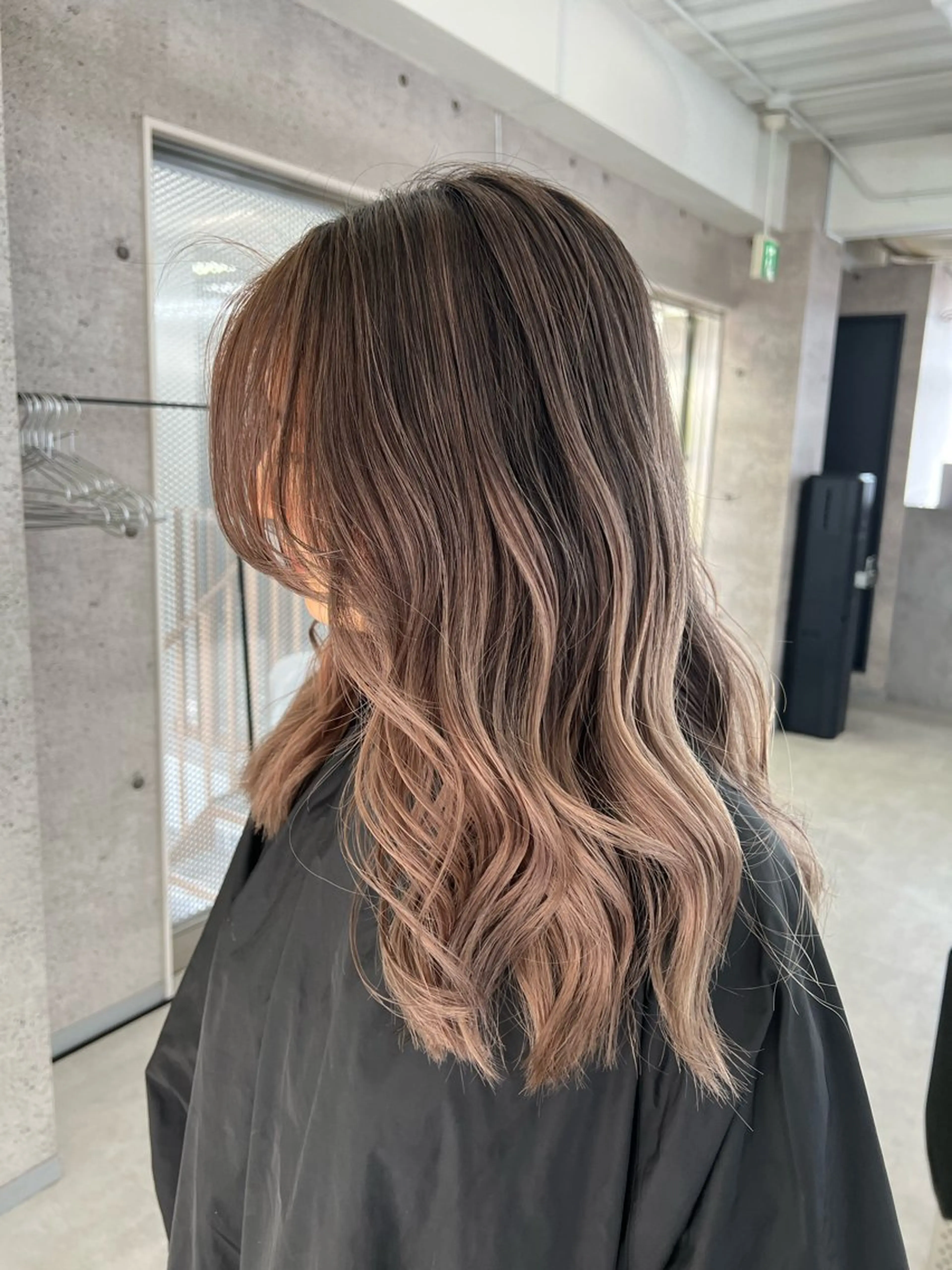 ロング カット ヘアカラー アンナ🦋海外ヘア バレイヤージュのヘアスタイル