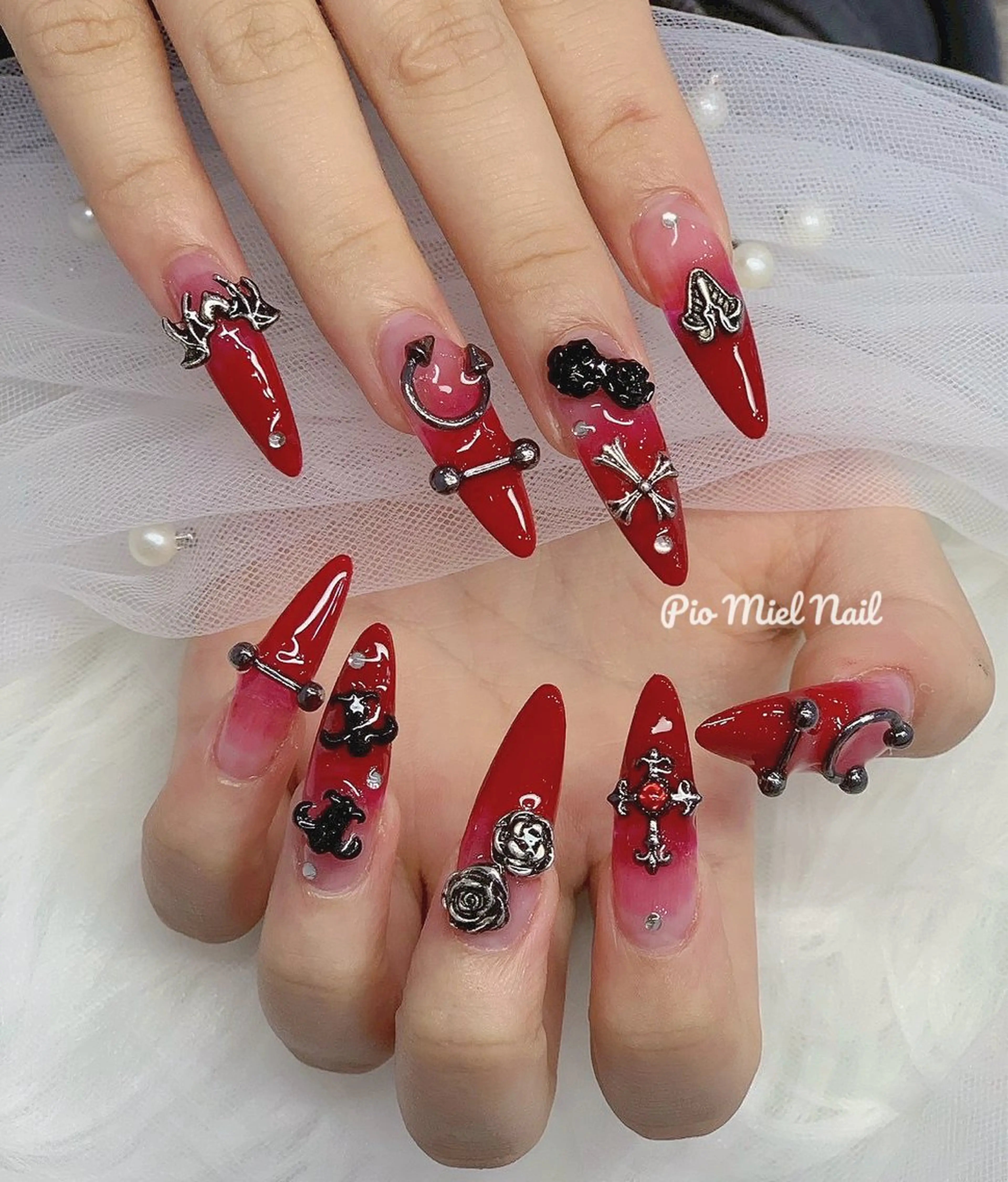セミロング ハンドネイル Pio Mielのネイルデザイン