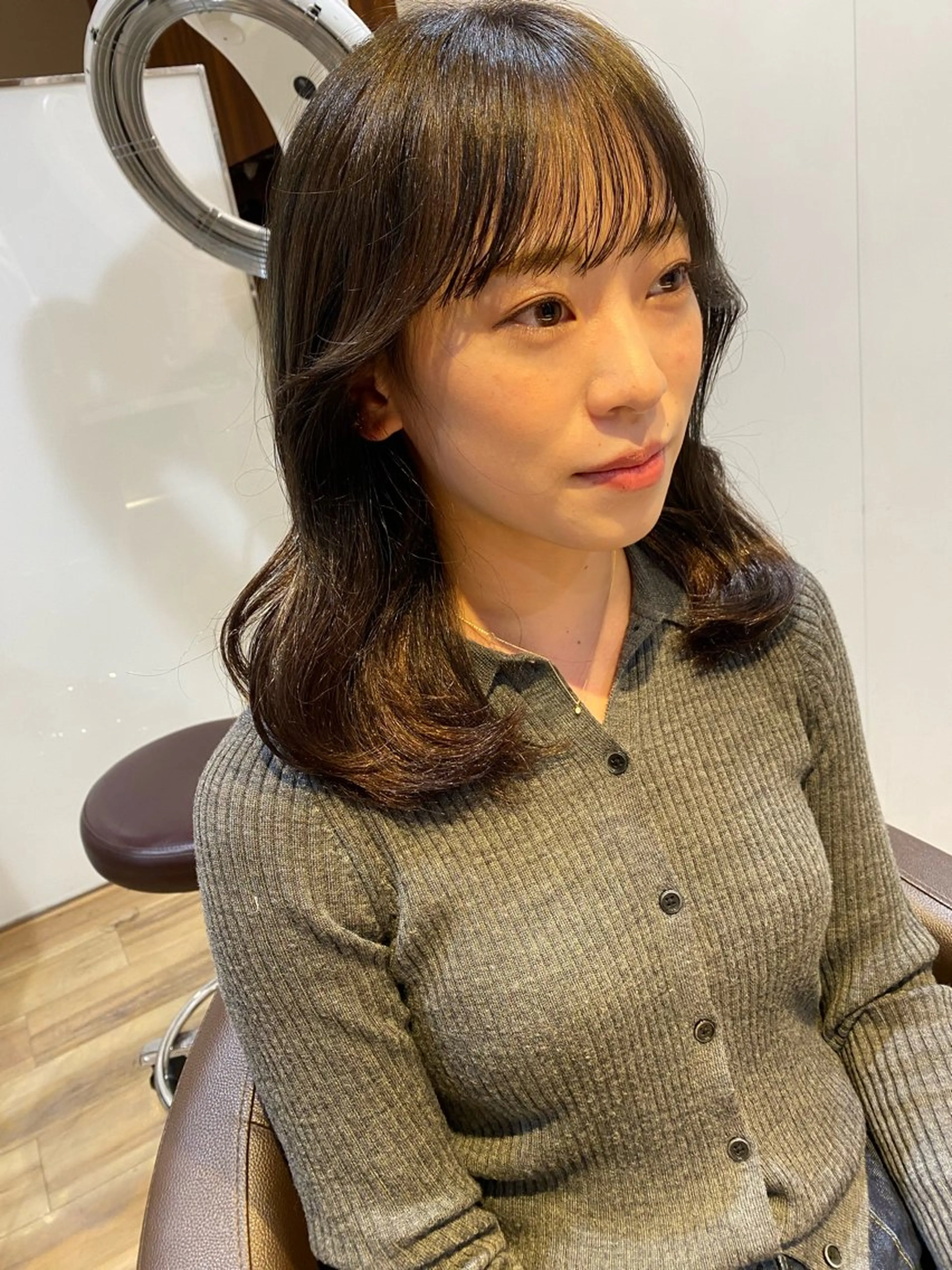 ミディアム カラー くびれヘア カット ヘアカラー トリートメント レイヤーカット /透明感/千葉怜寿のヘアスタイル