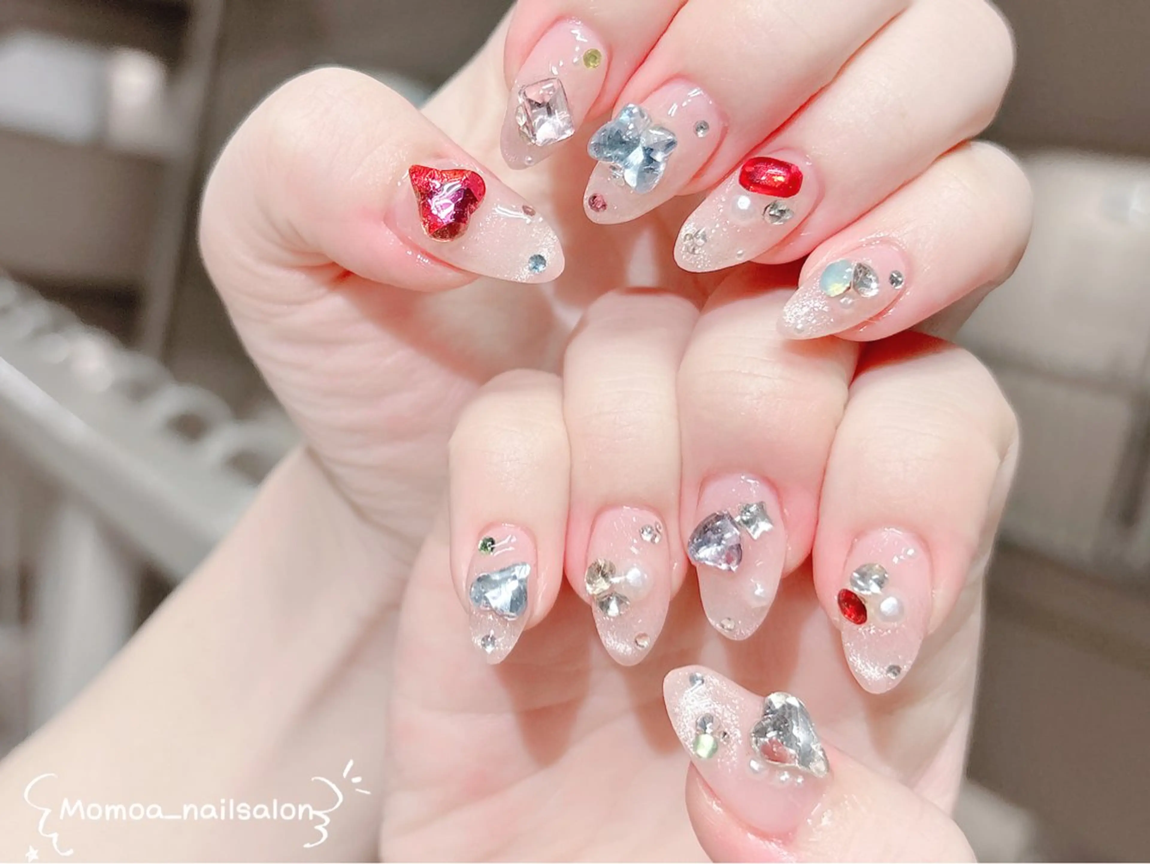 ネイル キラキラネイル スカルプネイル ハンドネイル Momoa nail salon所属・MoMoA Nail ネイル長さ出し専門店のネイルデザイン
