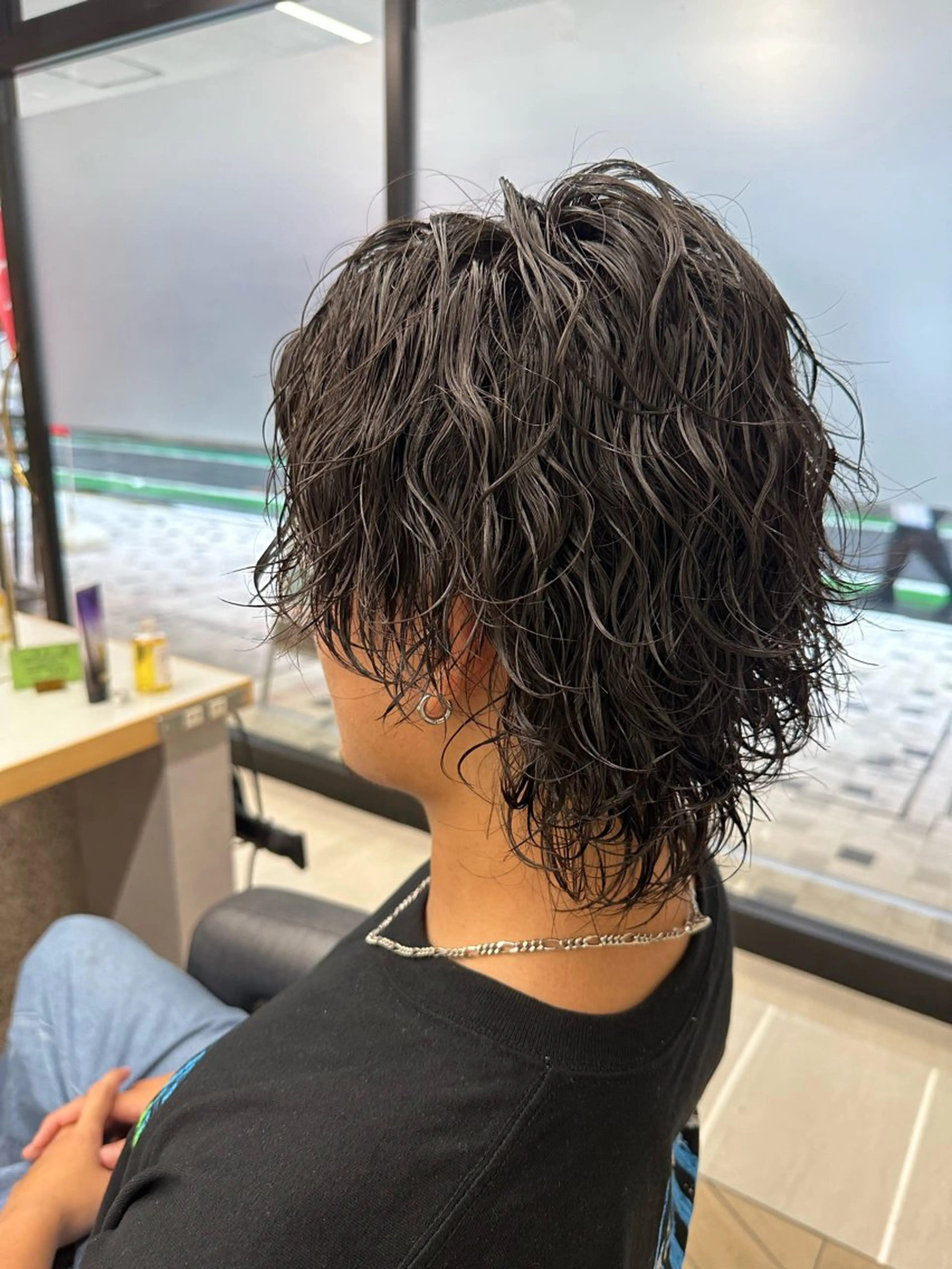 ミディアム パーマ メンズ ミディアムパーマ フェードカット メンズパーマ ツイストスパイラルパーマ 波巻きパーマ 💈メンズ特化 美容師サキ💈のヘアスタイル