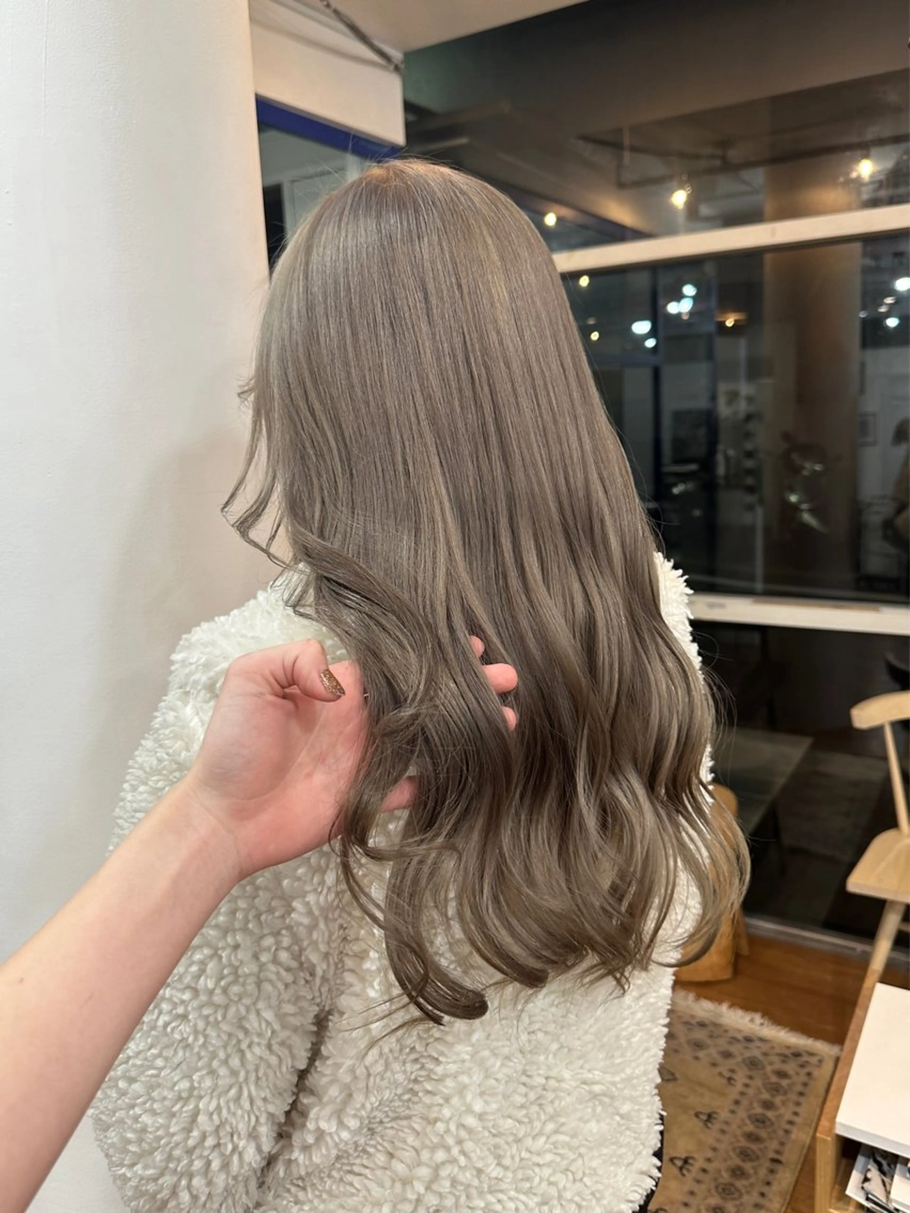 ロング カラー グレージュ 磯　亜由香 🌷ブリーチのヘアスタイル