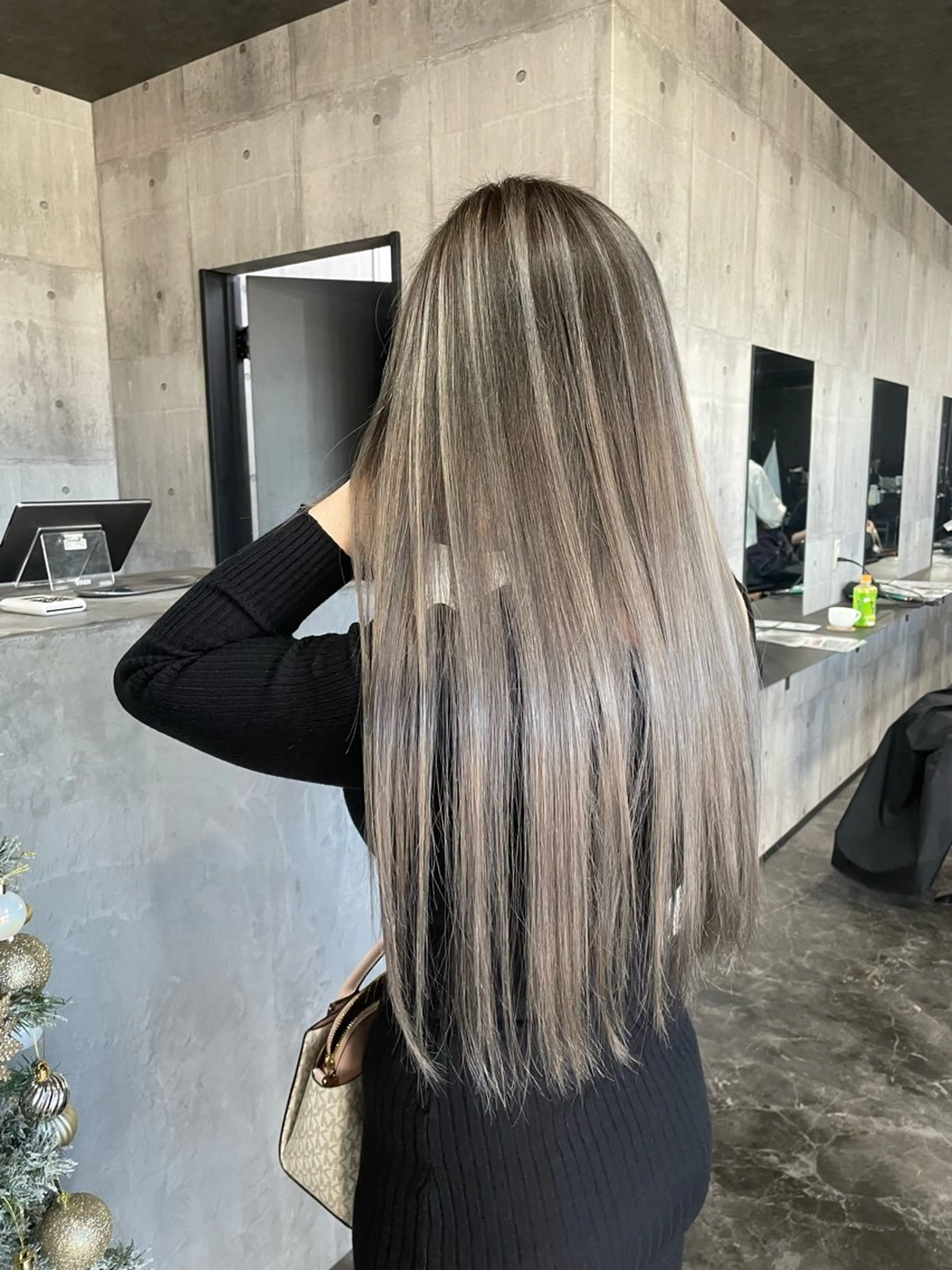 カラー ヘアカラー トリートメント REGOLITH （レゴリス）所属・山田隆成/韓国カット バレ、ハイライト得意のヘアスタイル