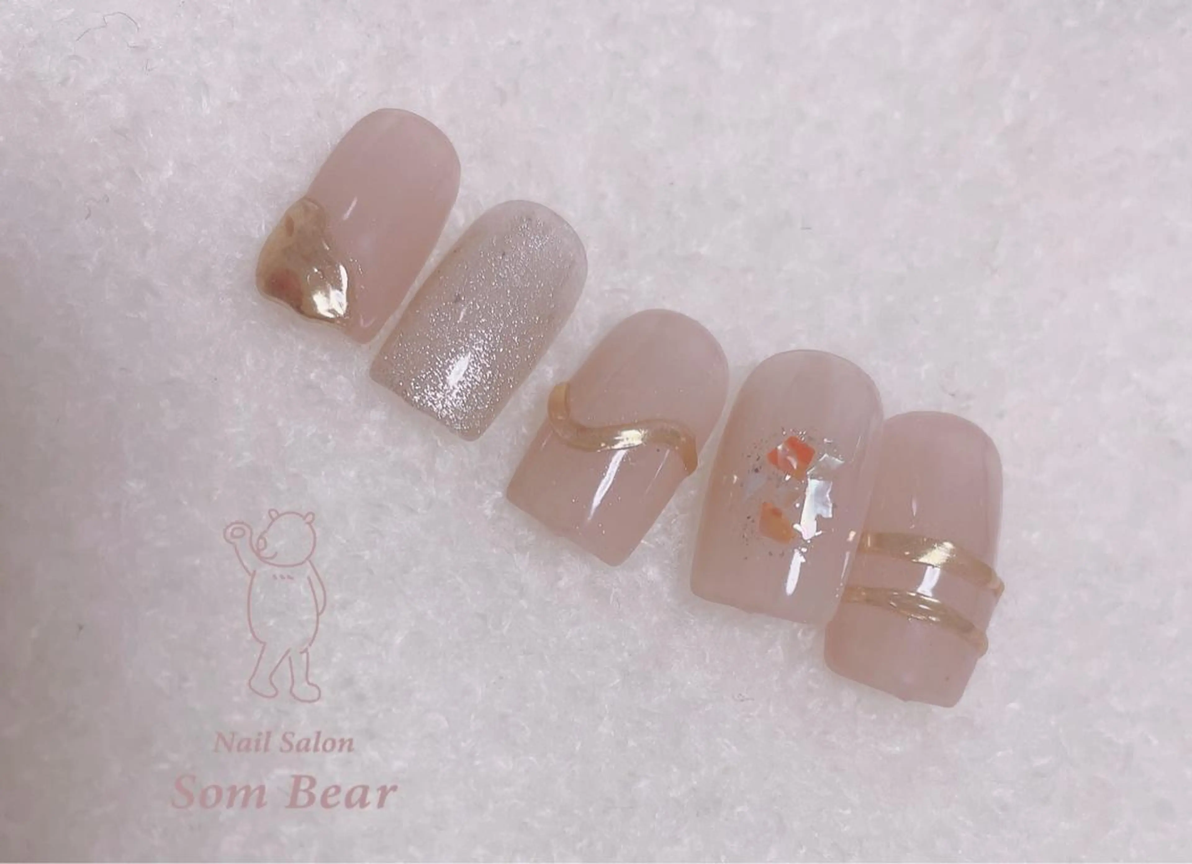 ネイル フレンチネイル ゴージャス グラデーション ワンカラーネイル Som Bear所属・nail salon Som Bear🧸のネイルデザイン