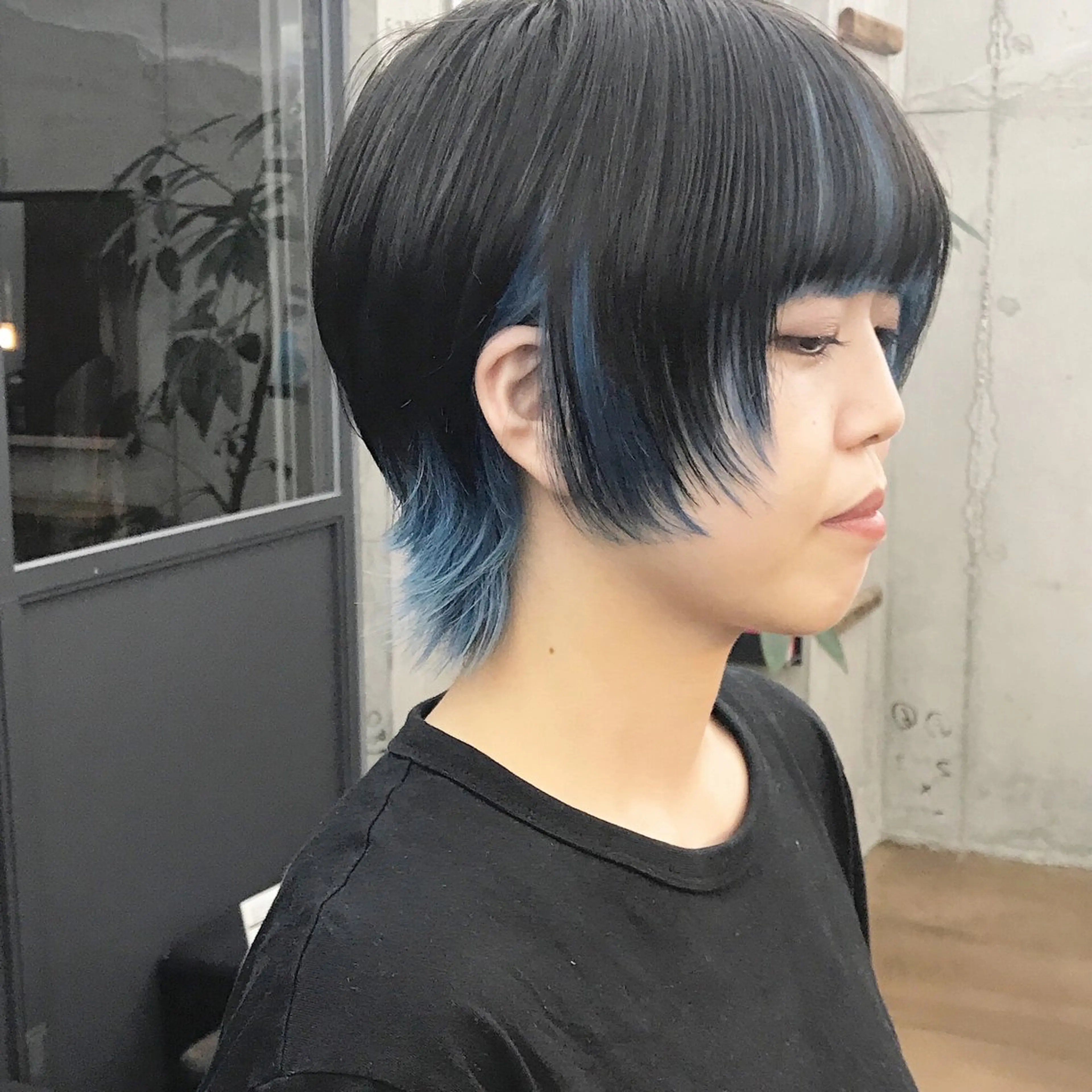 ショート カラー ブリーチ ブルーカラー ケアブリーチ デザインカラー ショートヘア カット ヘアカラー トリートメント ヘアセット ✂︎ウルフ・ショート ✂︎MIKUNIのヘアスタイル