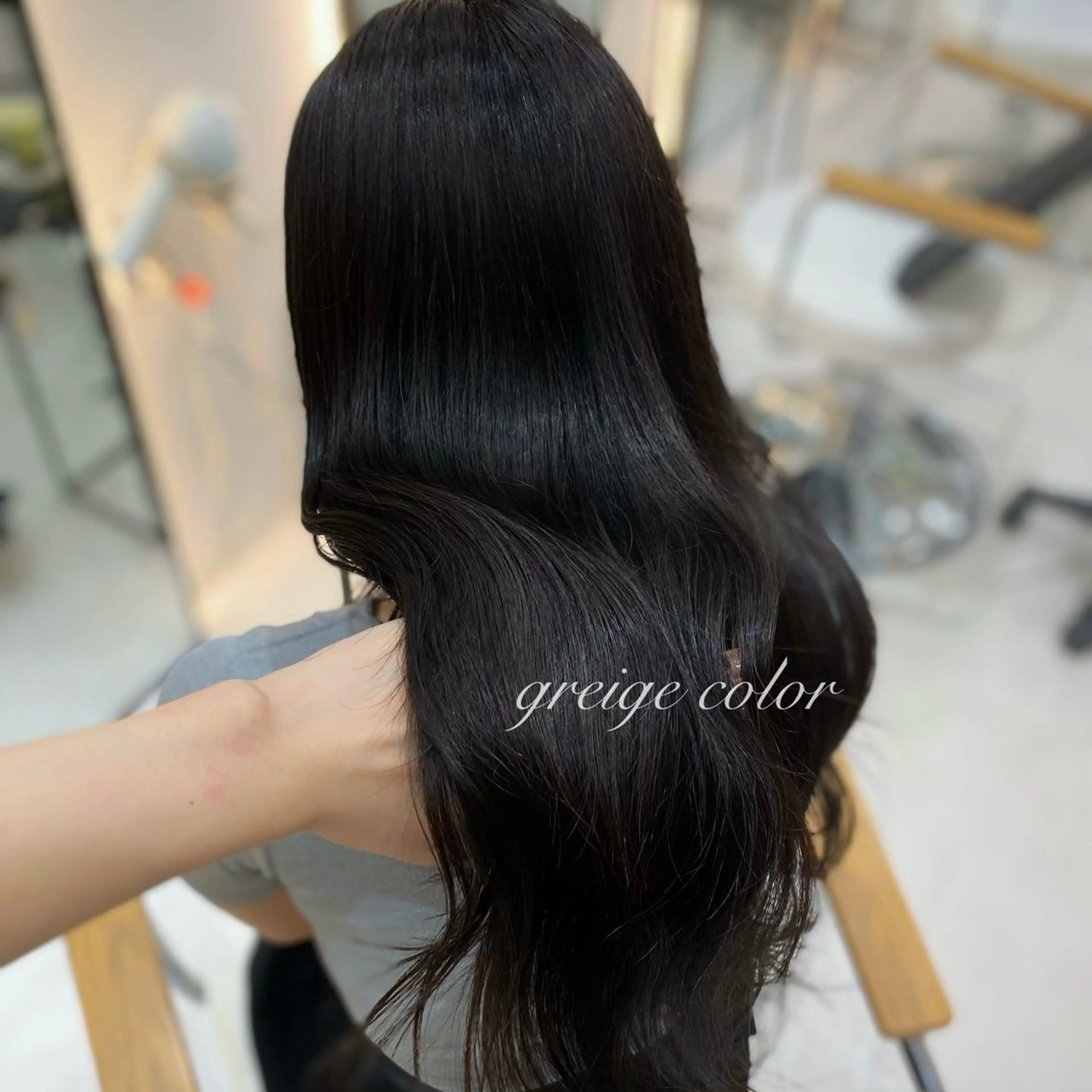 ロング カラー 透明感カラー グレージュ カット ヘアカラー トリートメント 艶髪・透明感カラー・ 韓国ヘア・Yuriのヘアスタイル