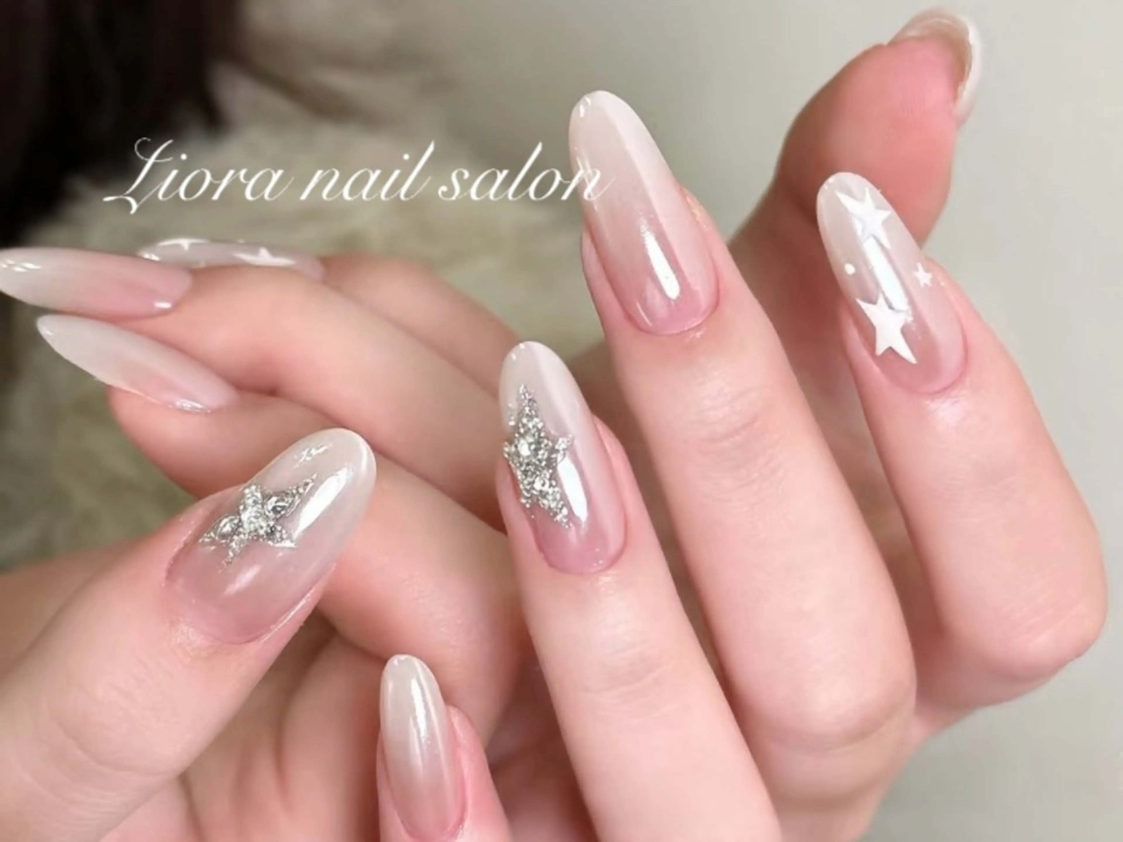 ネイル フレンチネイル ジェルネイル ガーリー グラデーション キラキラネイル ハンドネイル Liora ネイルサロン所属・Liora nail salonのネイルデザイン