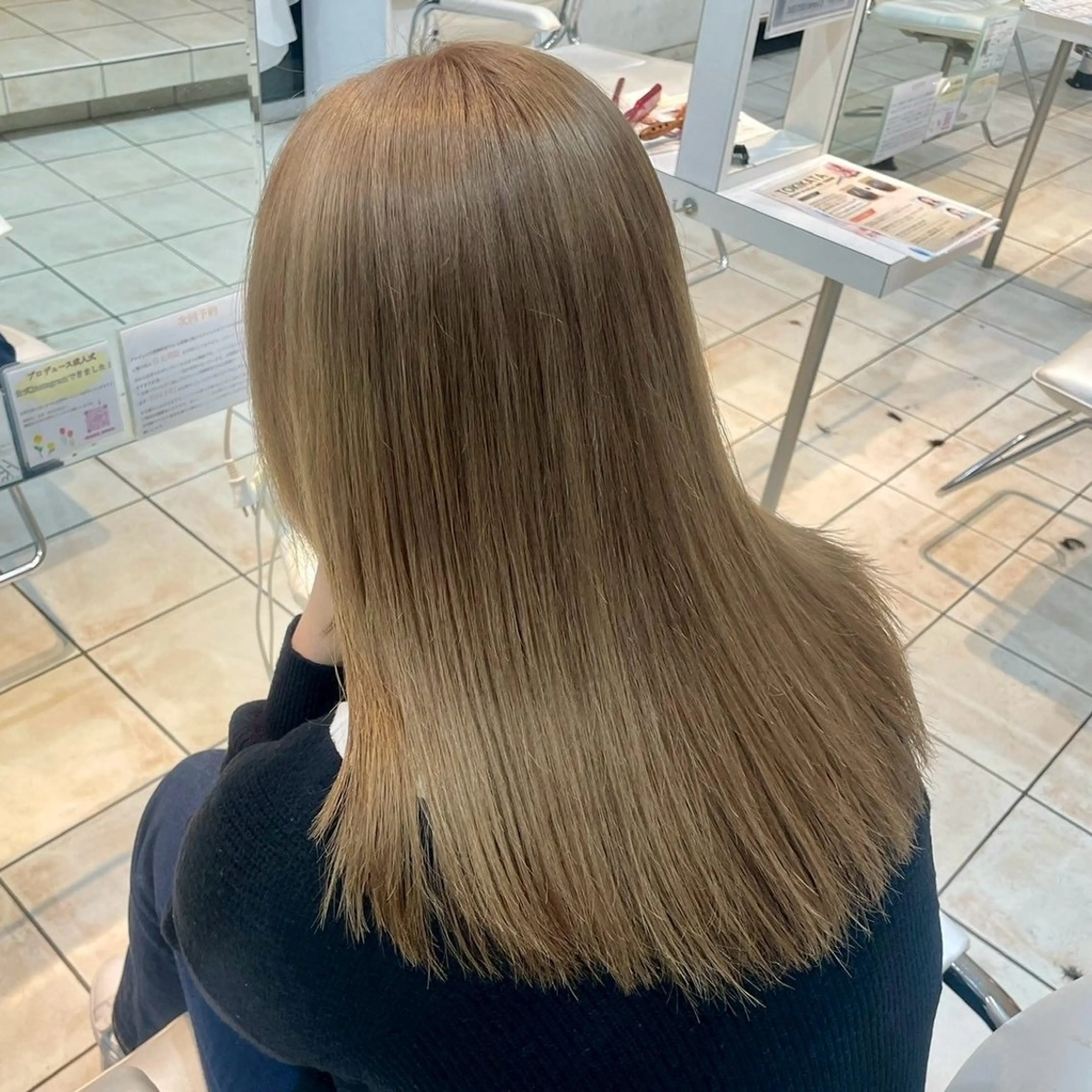 【モデル大募集🧋】ミルクティー系ダブルカラー #ブリーチ #ダブルカラー #Wカラーの写真