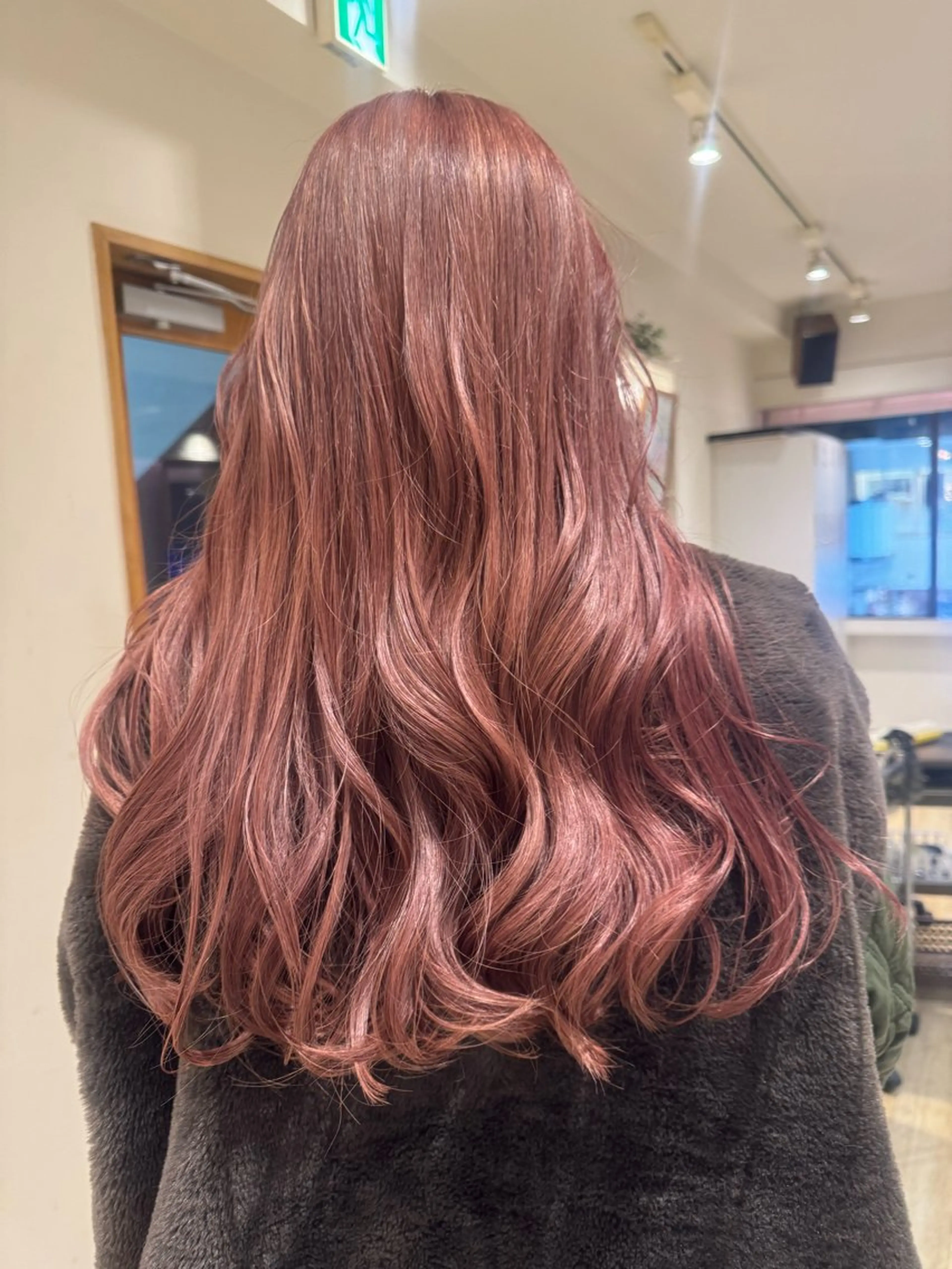ロング 柳川 瑠衣菜のヘアスタイル