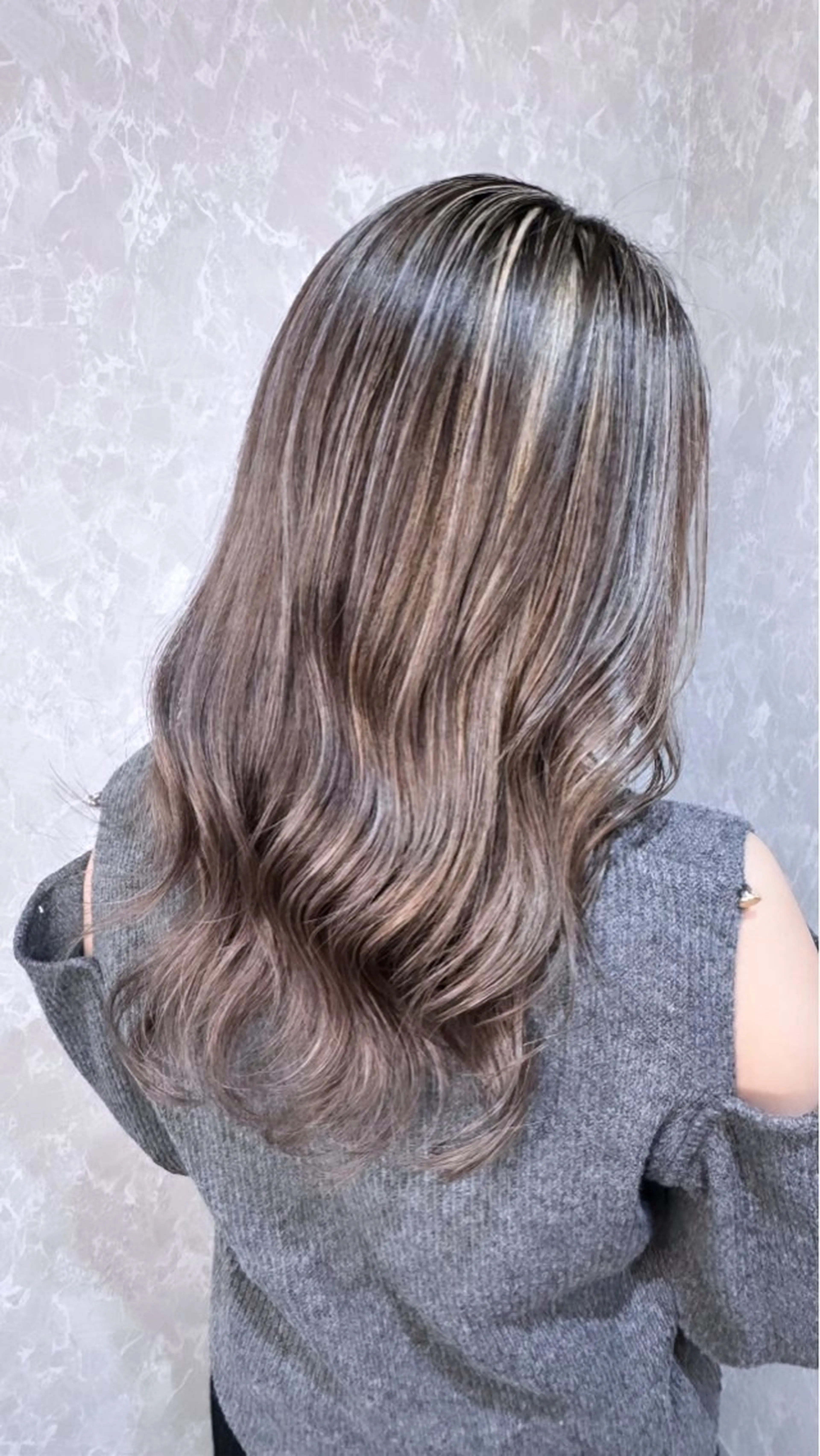 ロング カラー 横田 ひかるのヘアスタイル