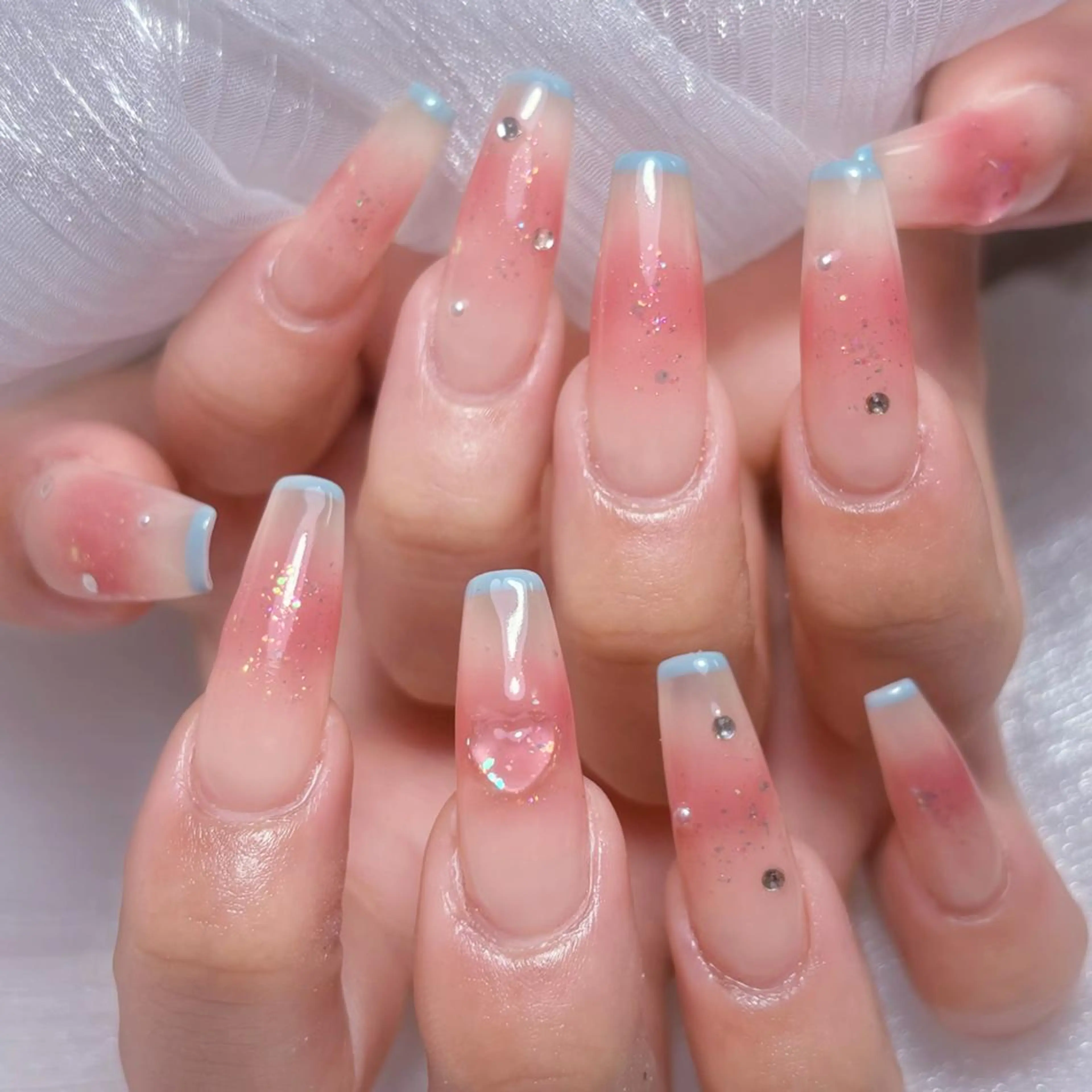 ネイル アートネイル オーロラネイル ガーリー キラキラネイル 韓国ネイル ハンドネイル DIAMOND 💅のネイルデザイン