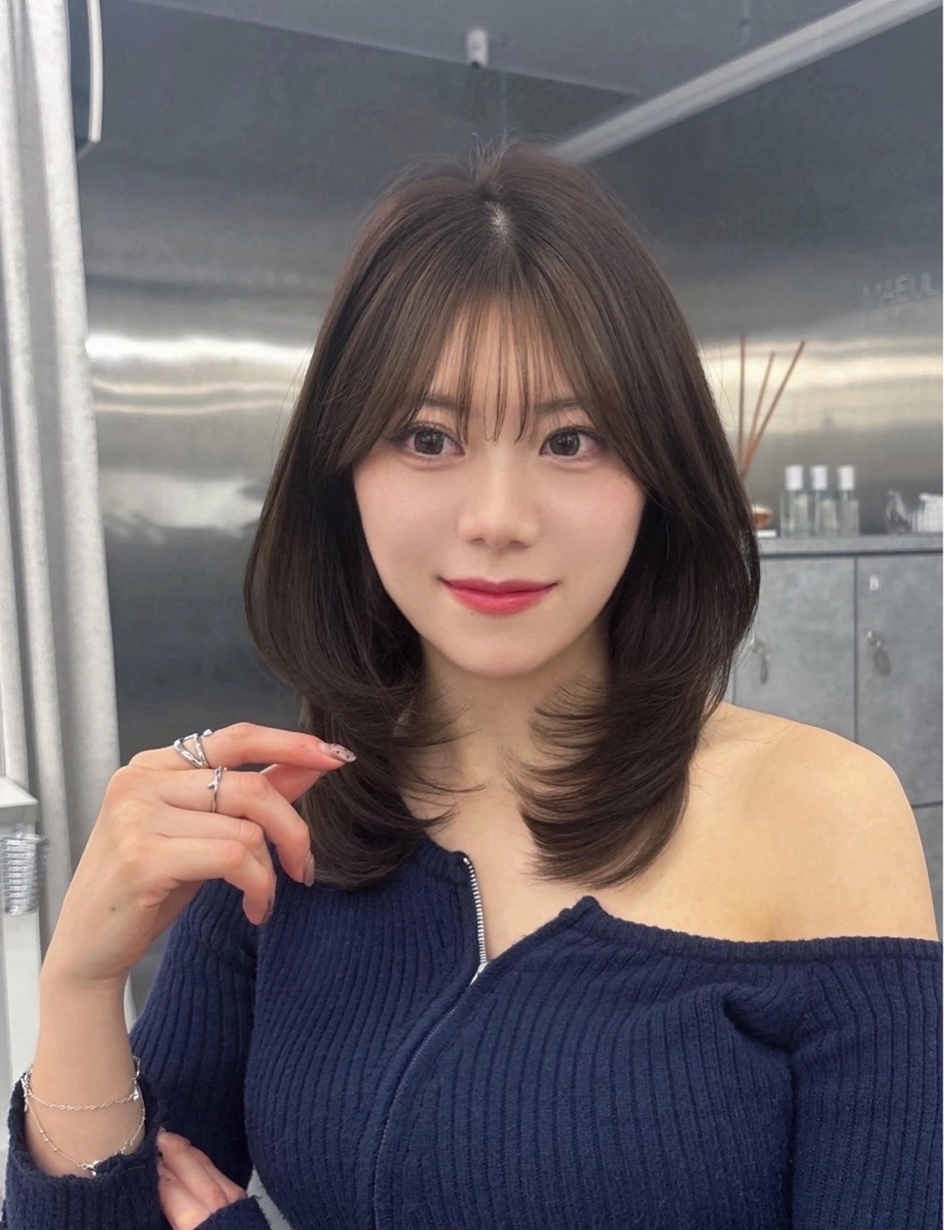 ミディアム 栄/レイヤー/ 津野 こころのヘアスタイル