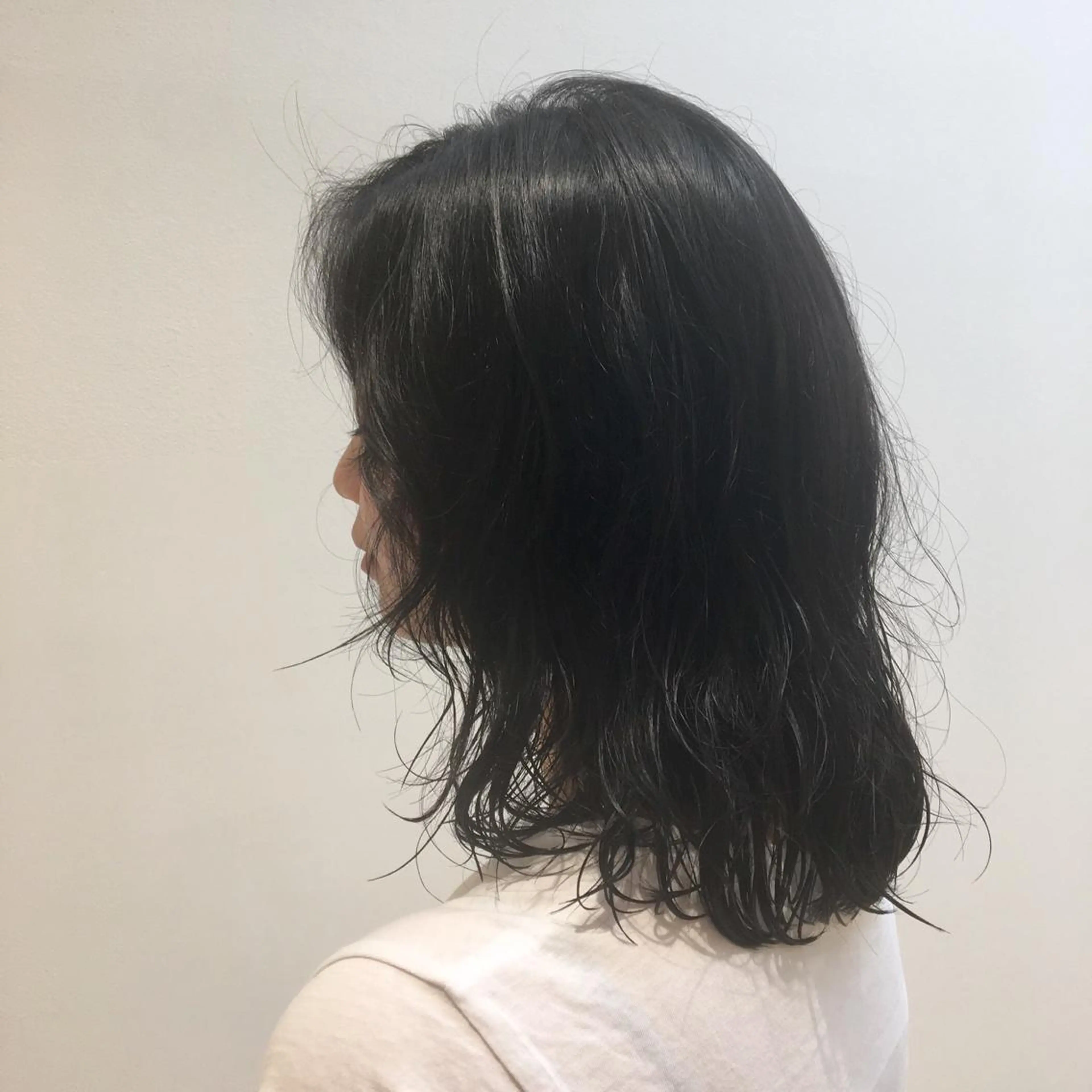 ミディアム カラー loca by tree所属・うる艶暖色カラー HARUNAのヘアスタイル