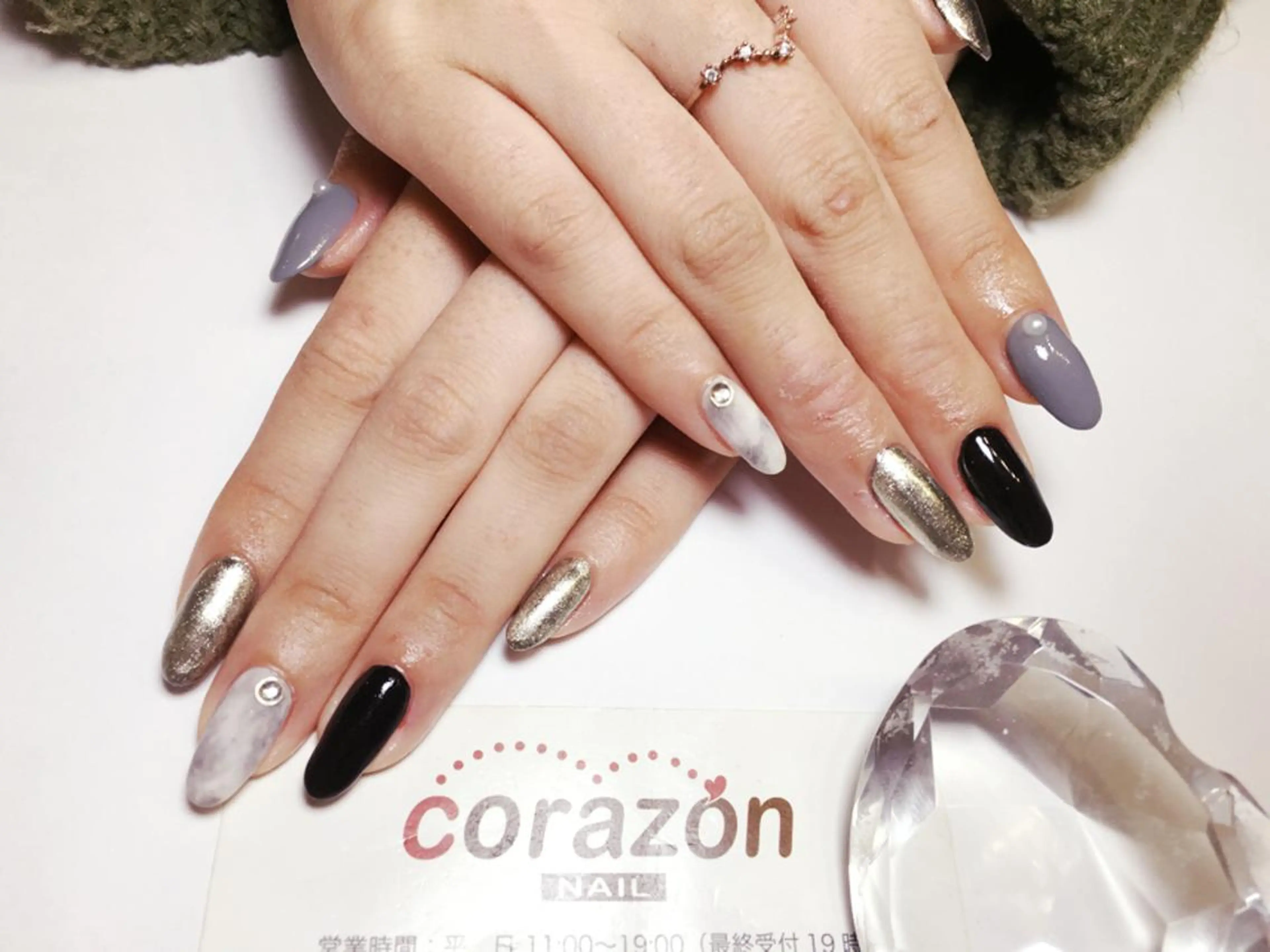 ネイル ミラーネイル シルバー corazon所属・ネイリスト aicoのネイルデザイン