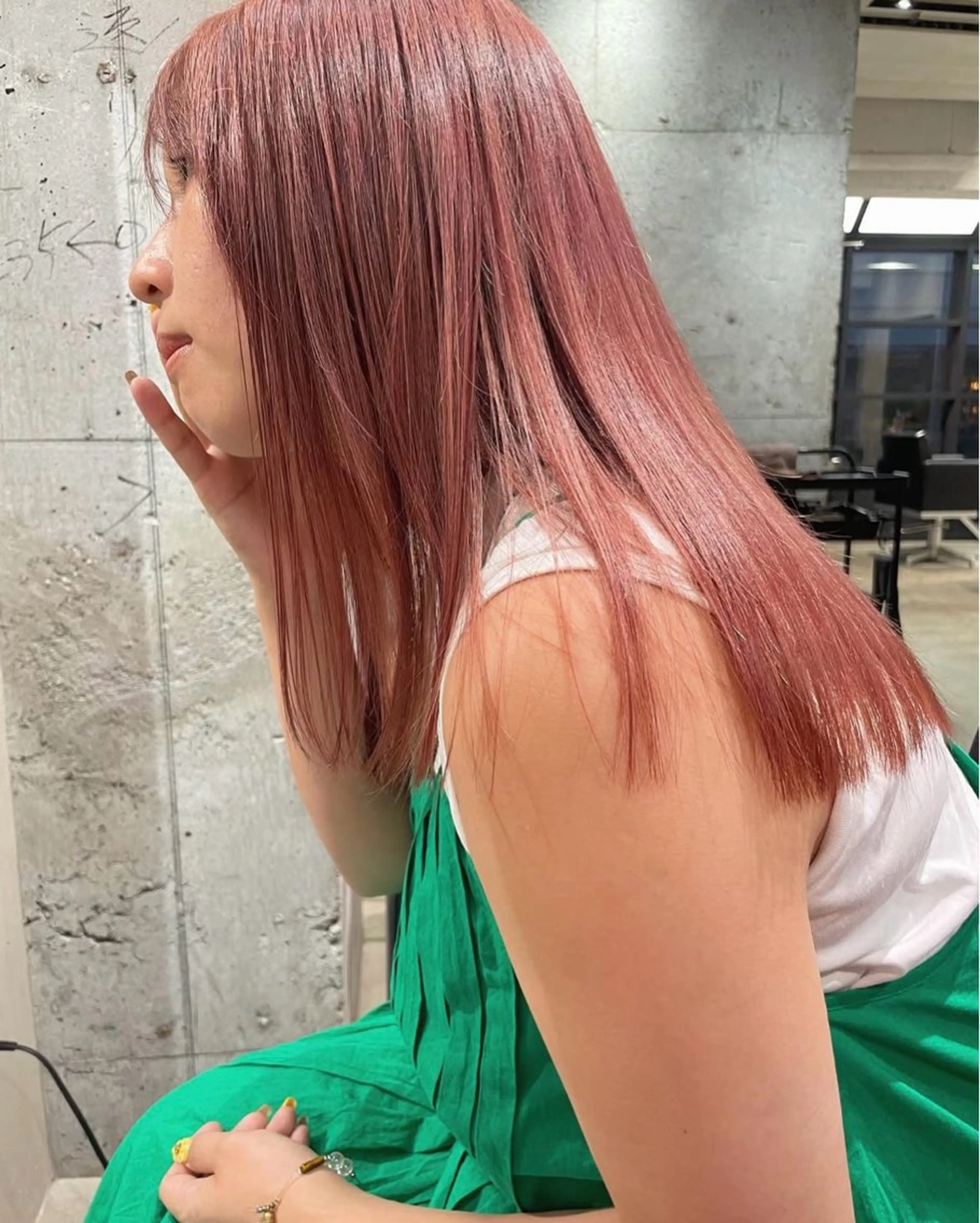 ロング お団子ヘア アッシュ ミストバング 髪質改善 韓国風ヘア ヘアカラー 🌈髪質改善カラー/ 韓国レイヤー/冨田翔のヘアスタイル