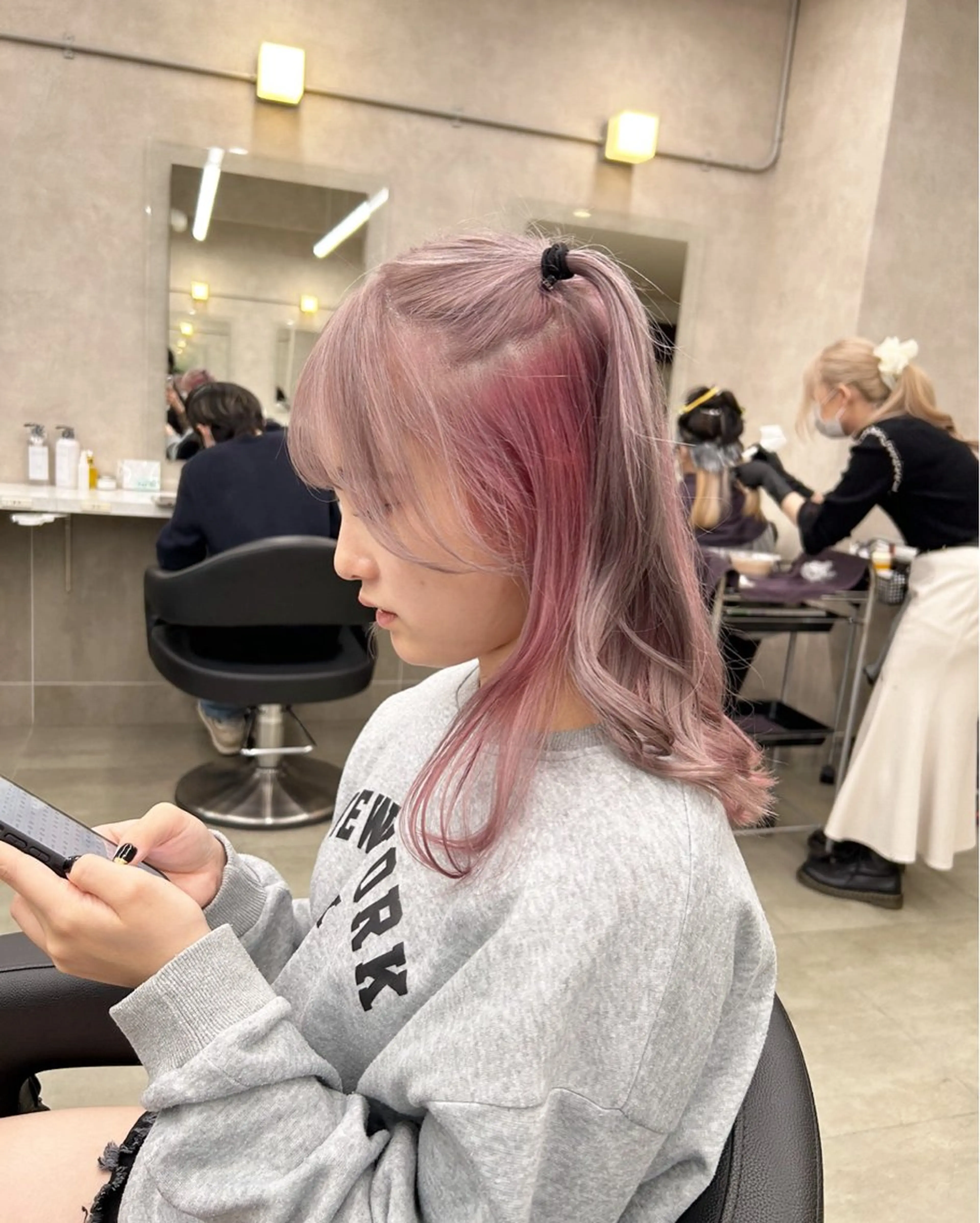 セミロング カラー ヘアカラー 韓国ヘア暗髪 ダブルカラーメンズ可のヘアスタイル