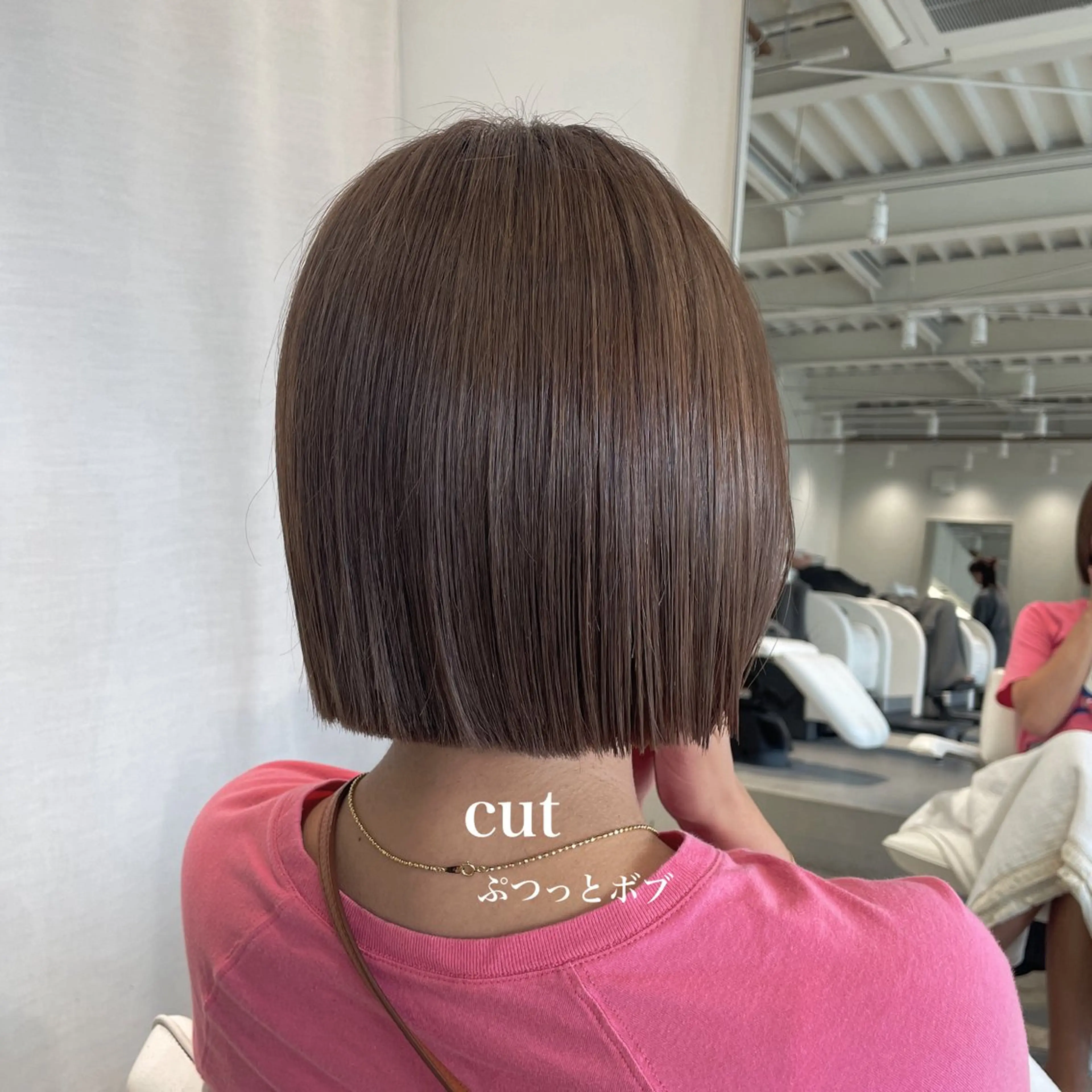 ミディアム ボブ 峯崎 葵のヘアスタイル