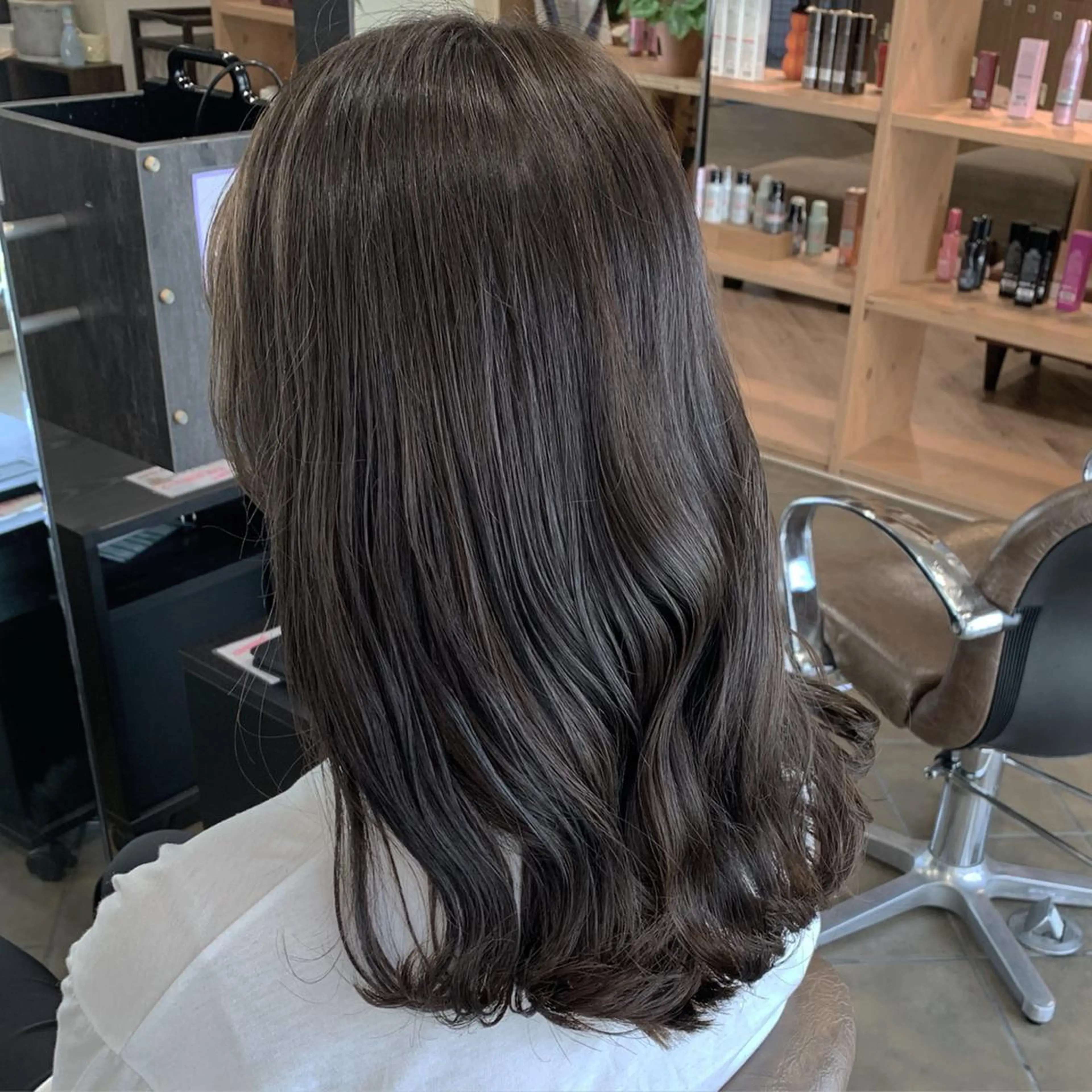 ミディアム アッシュ Ripps長居所属・メテオ ／ヘアカラー 西川菜実のヘアスタイル