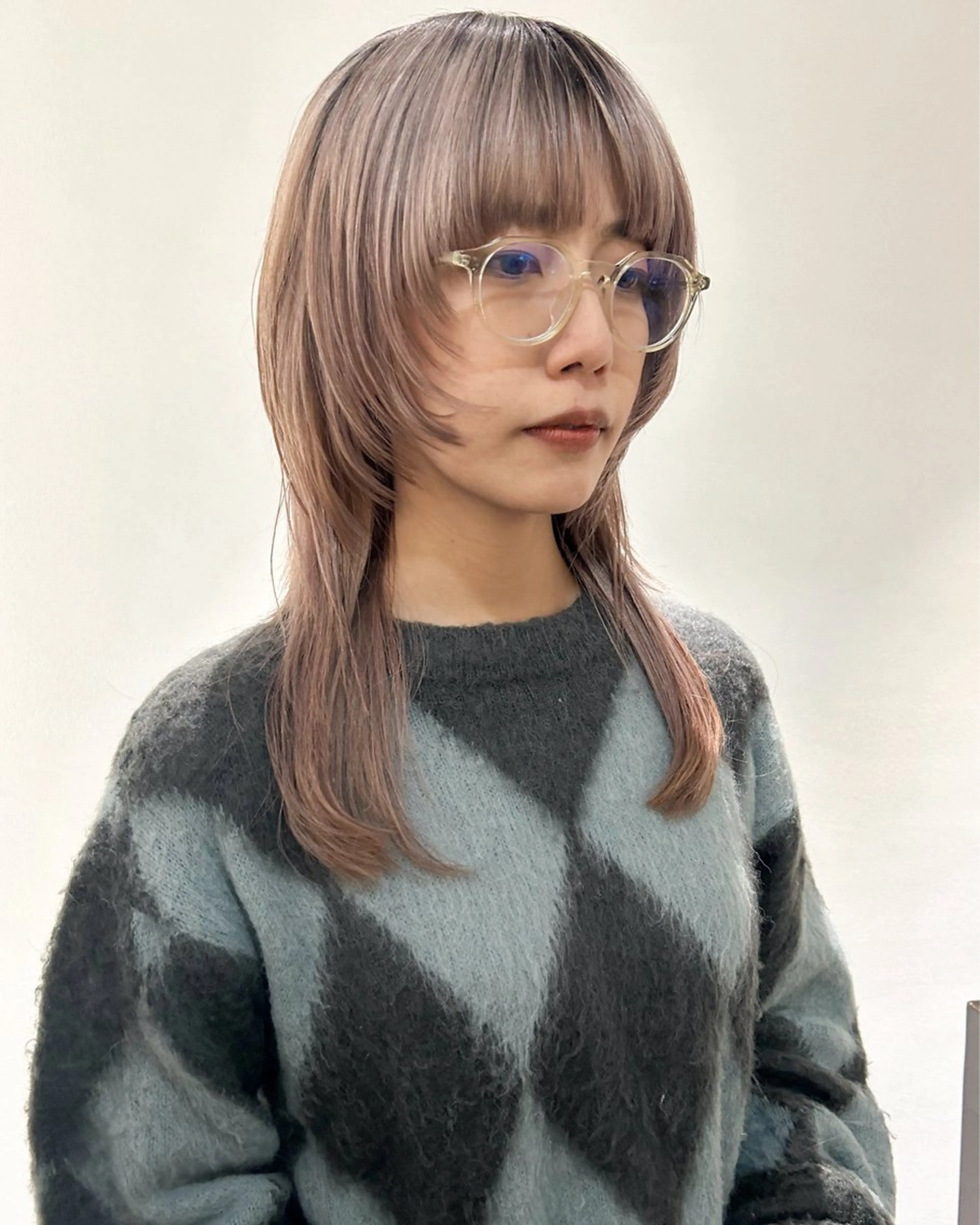 ロング カラー ベージュカラー ブリーチ ケアブリーチ ウルフカット カット ヘアカラー トリートメント Loom.所属・村上雅人 ナチュラルモードのヘアスタイル