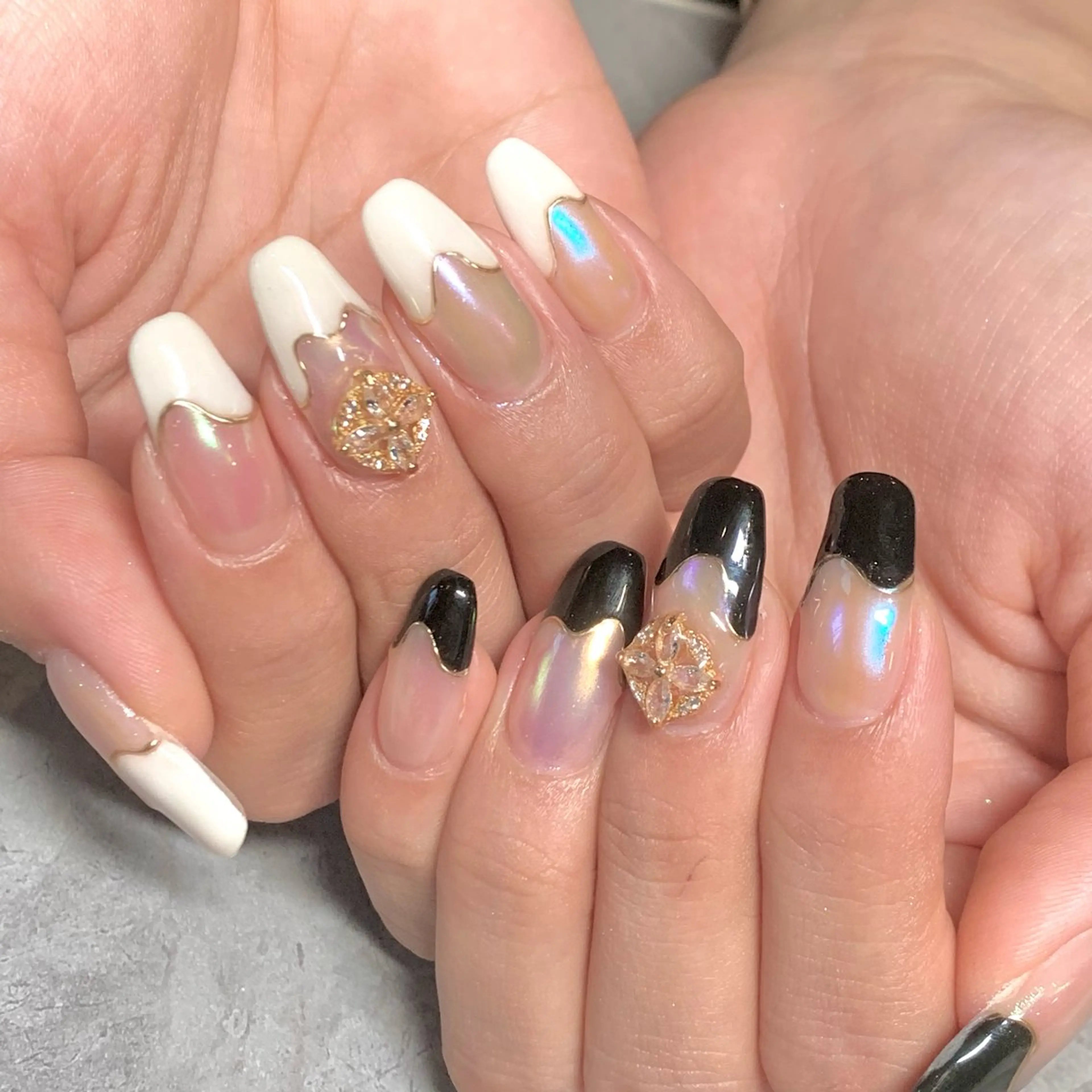 ネイル オーロラネイル フレンチネイル キラキラネイル ワンホンネイル ハンドネイル Nail Salon Lillion【リリオン】所属・lillion karenのネイルデザイン