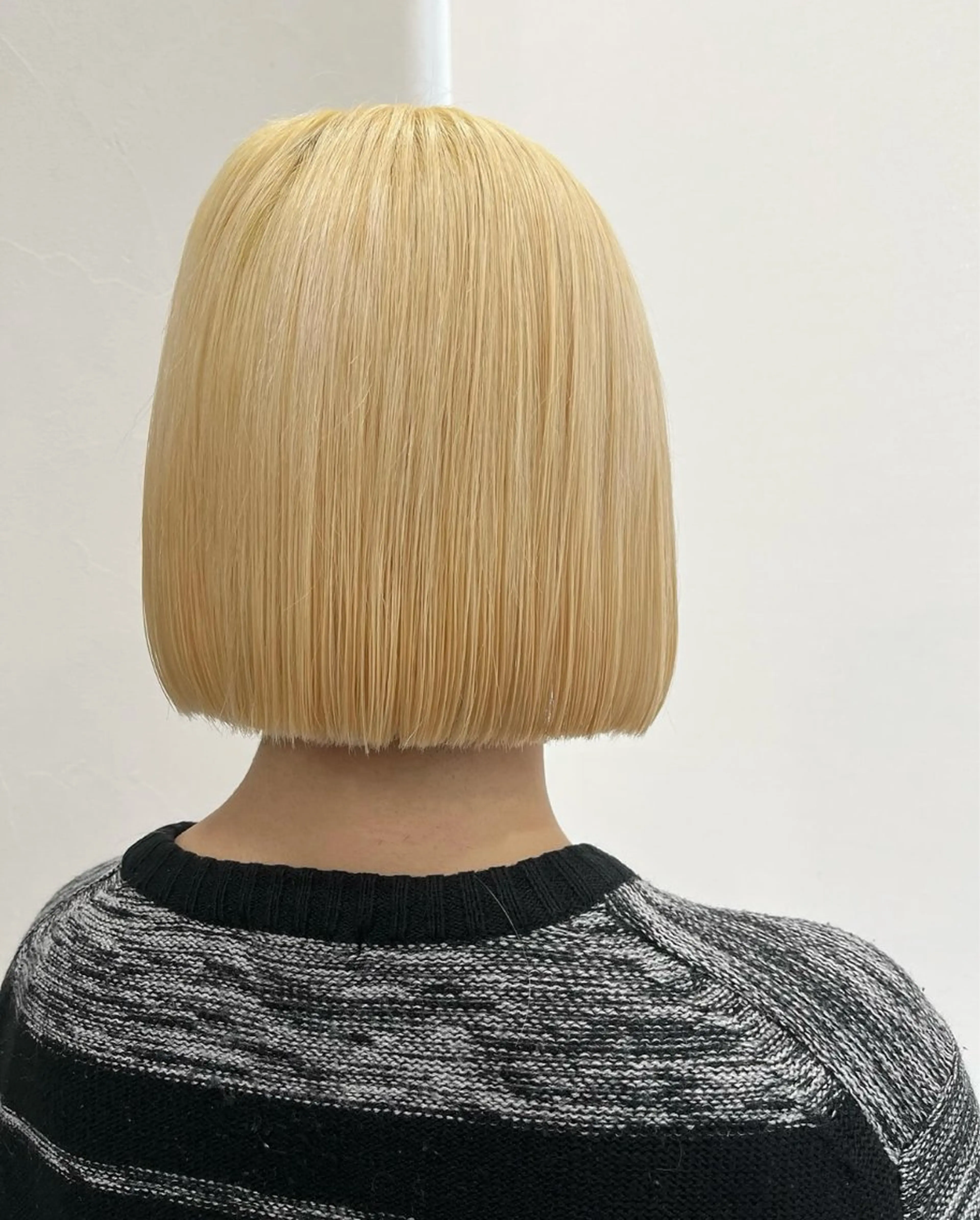 ショート カラー 抜きっぱなしブロンド ブロンド 近江 莉佳の眉毛・アイブロウイメージ