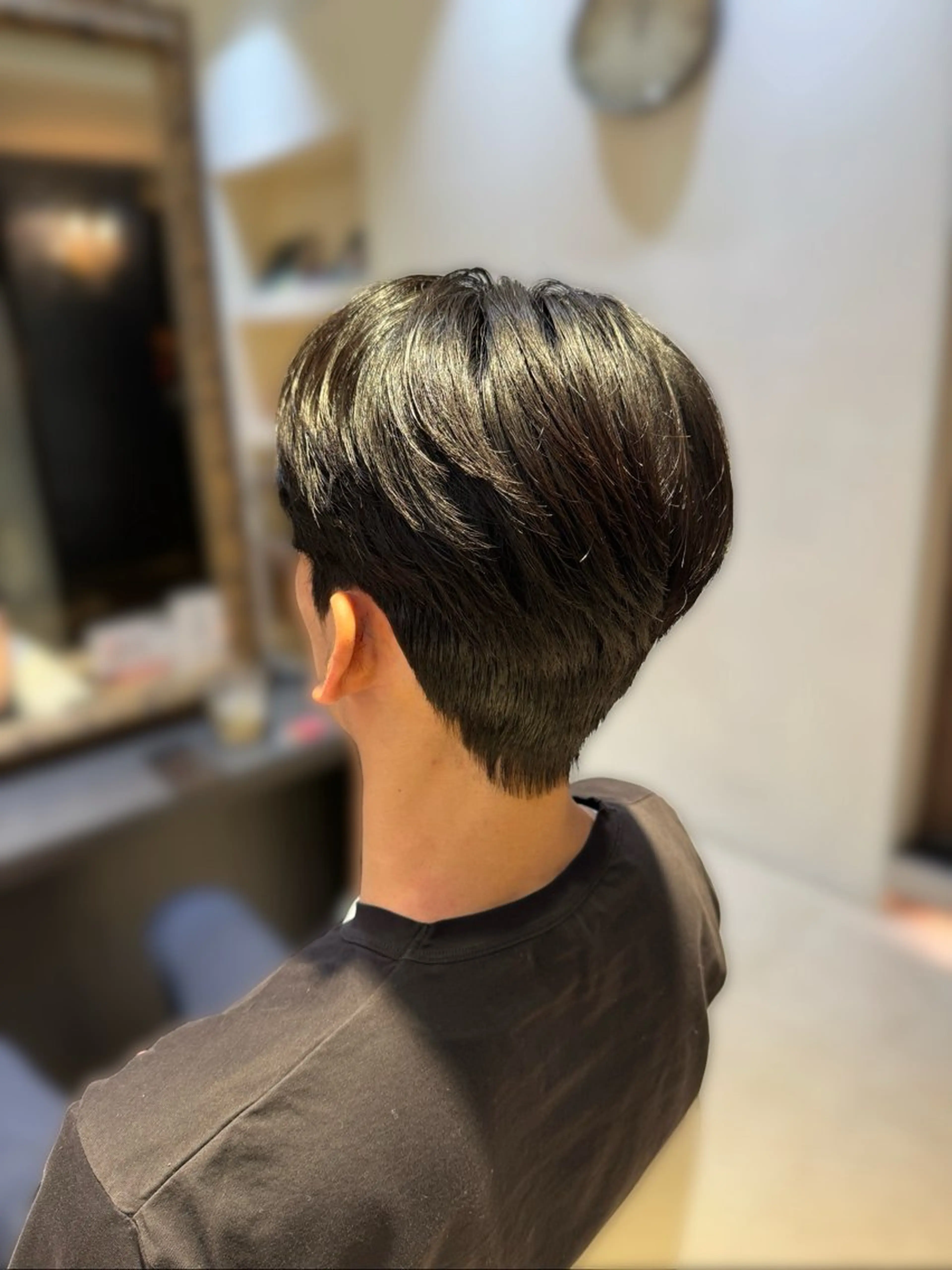 ショート パーマ メンズ センターパート コンマヘア ダウンパーマ カルマパーマ メンズ韓国風 KIM 🇰🇷 カルマ／ダウンパーマのヘアスタイル