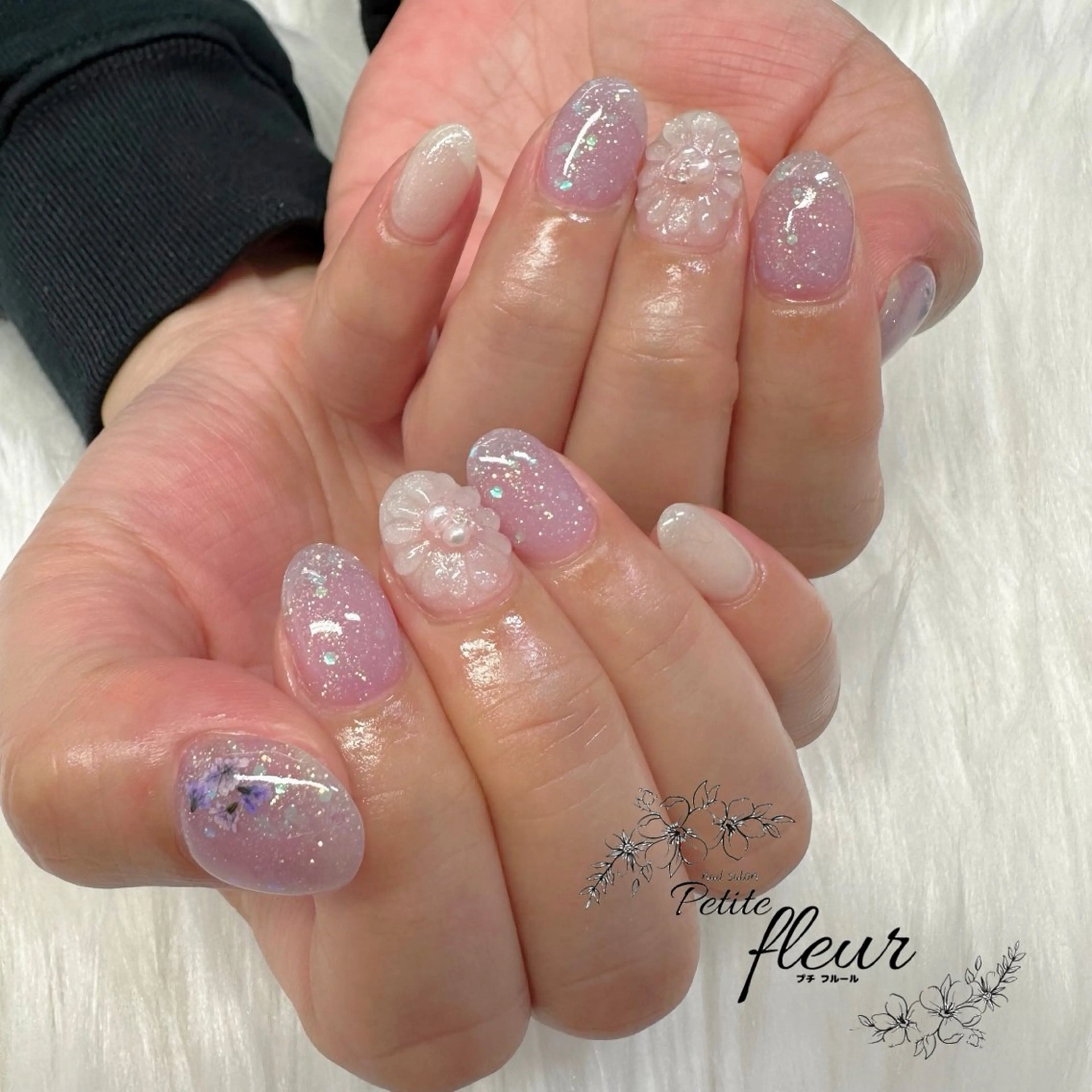 ネイル フラワーネイル ラメ(グリッター) ぷっくりネイル ❁⃘*。Petite fleur❁⃘*りさのネイルデザイン