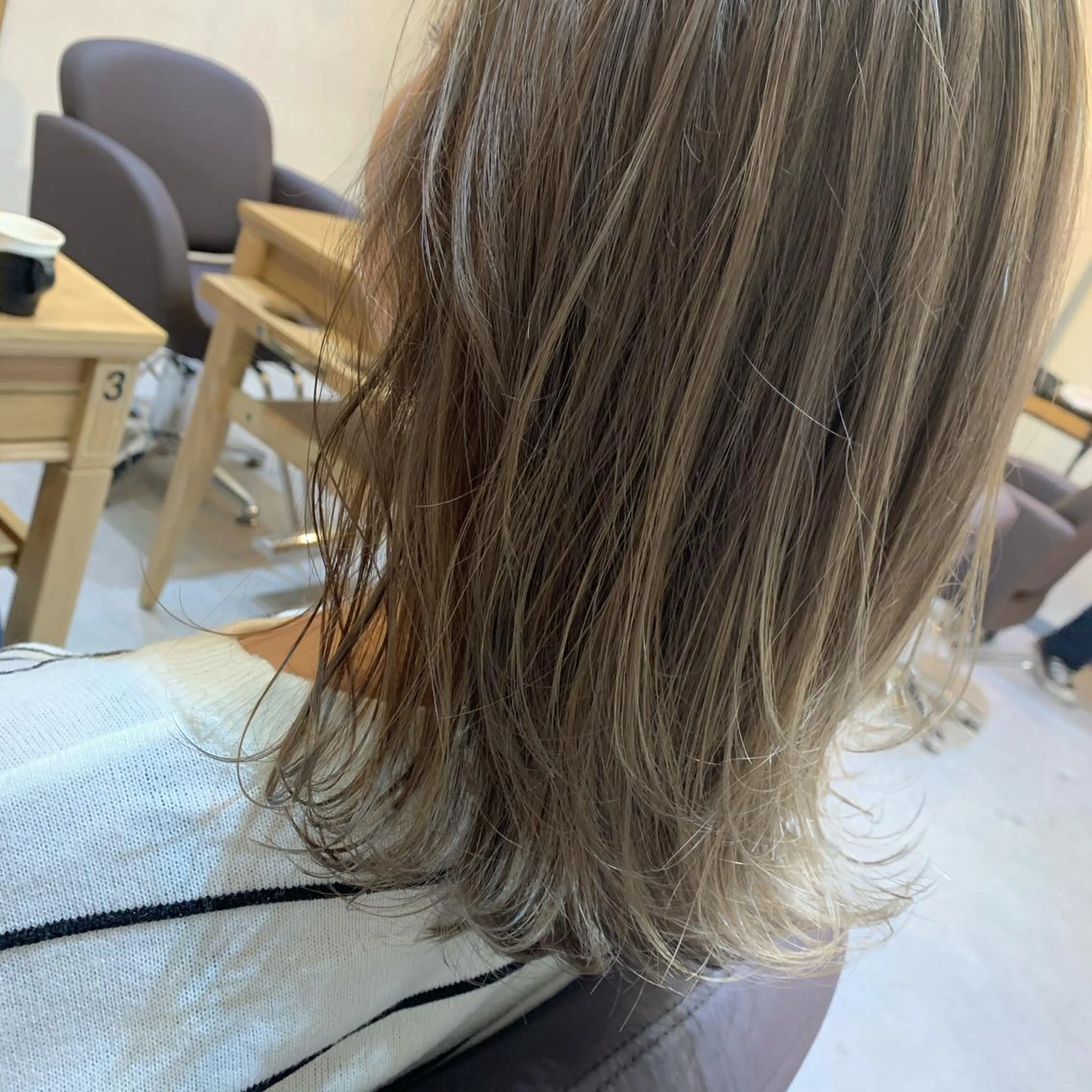 ミディアム ハイライト SALOWIN新潟万代所属・緑川 瑞穂のヘアスタイル