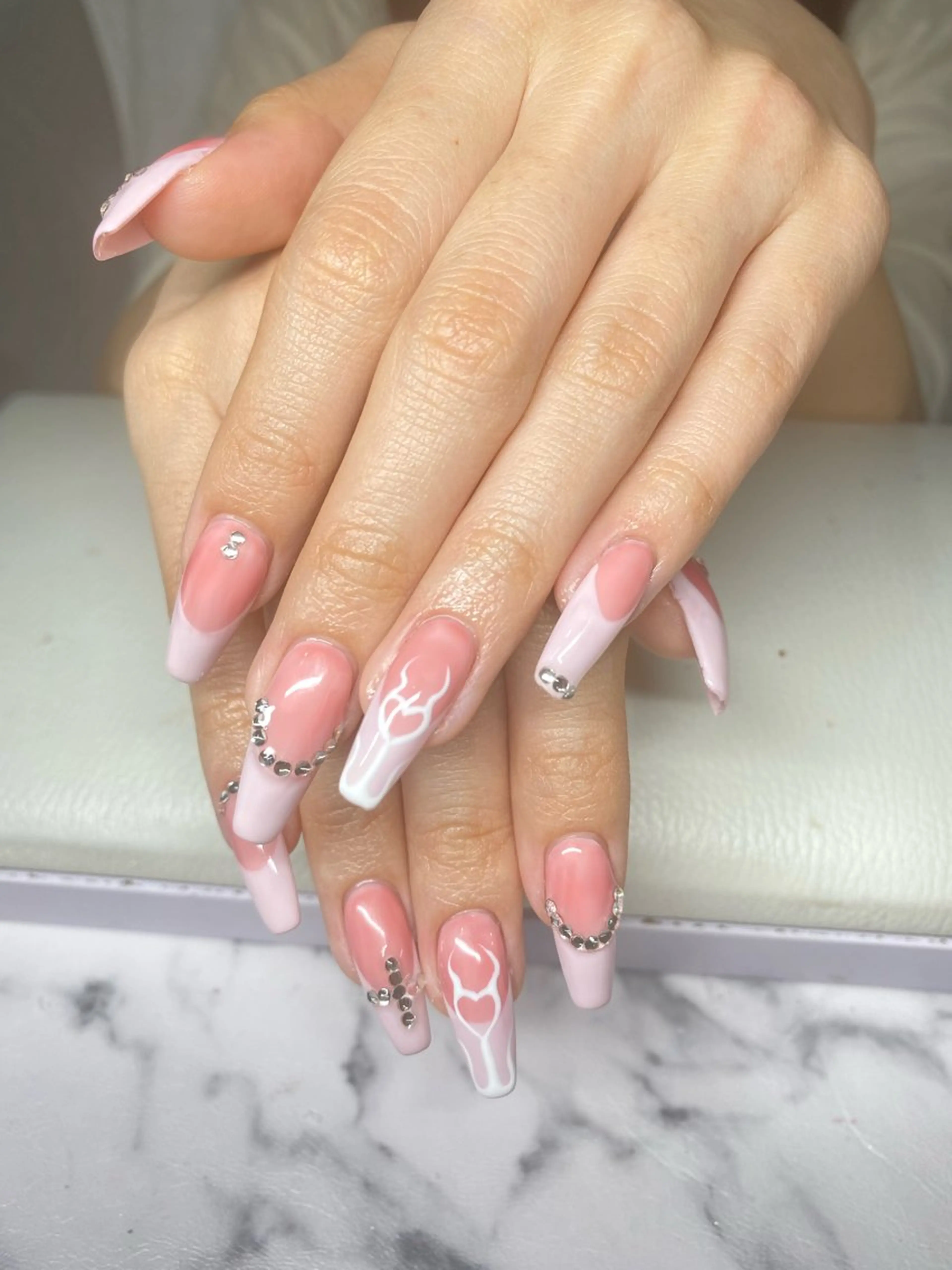 ネイル ネイルチップ ハンドネイル ハンドケア Hi Beauty 渋谷(ネイル、ハイパーナイフ6、脂肪れいきゃく、マッサージ＆エステサロン)所属・Hi beauty 渋谷のネイルデザイン