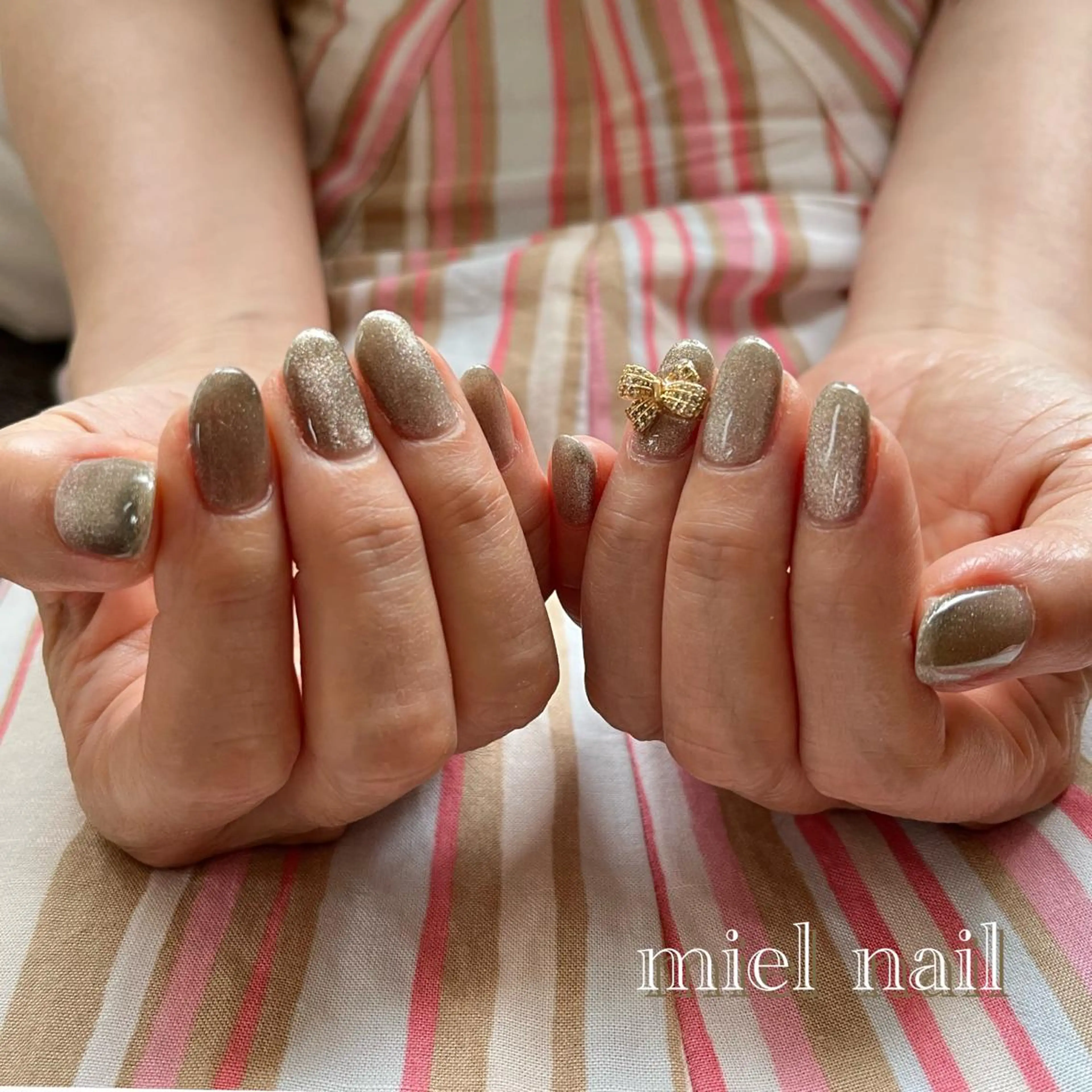 ネイル マグネットネイル ニュアンスネイル リボン 夏ネイル miel nailのネイルデザイン