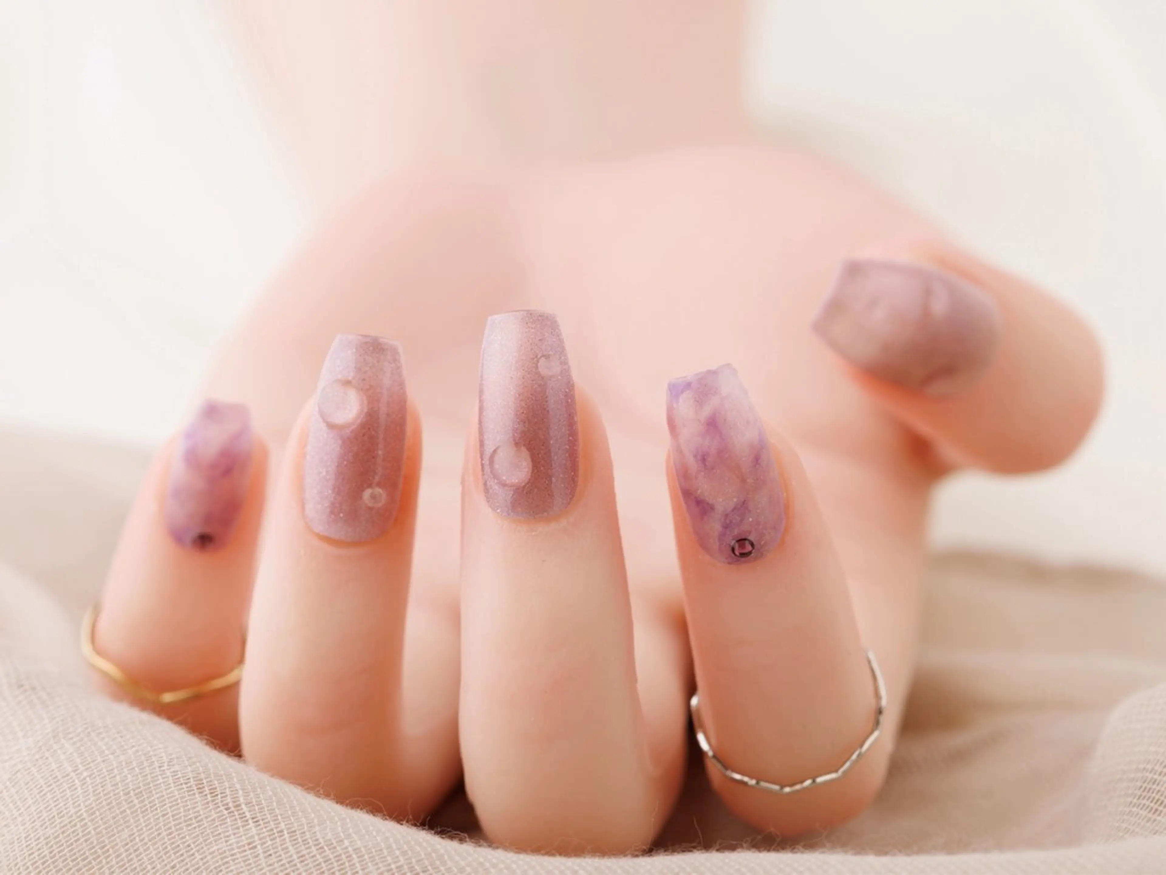 ネイル VINGT NAIL みなとみらい馬車道所属・千葉 朱莉のネイルデザイン