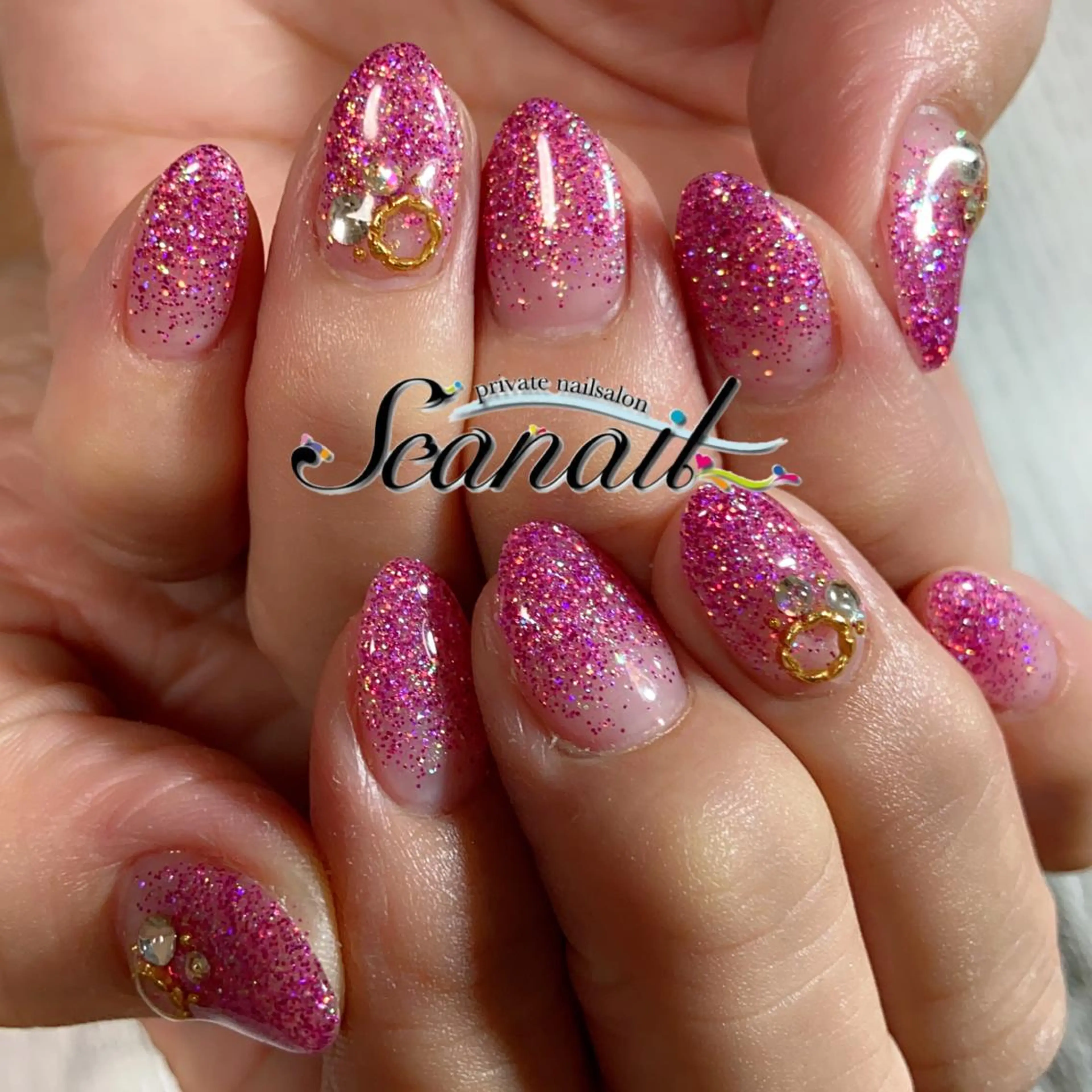 ネイル アートネイル フットネイル ジェルネイル グラデーション キラキラネイル 小尾 栞のネイルデザイン