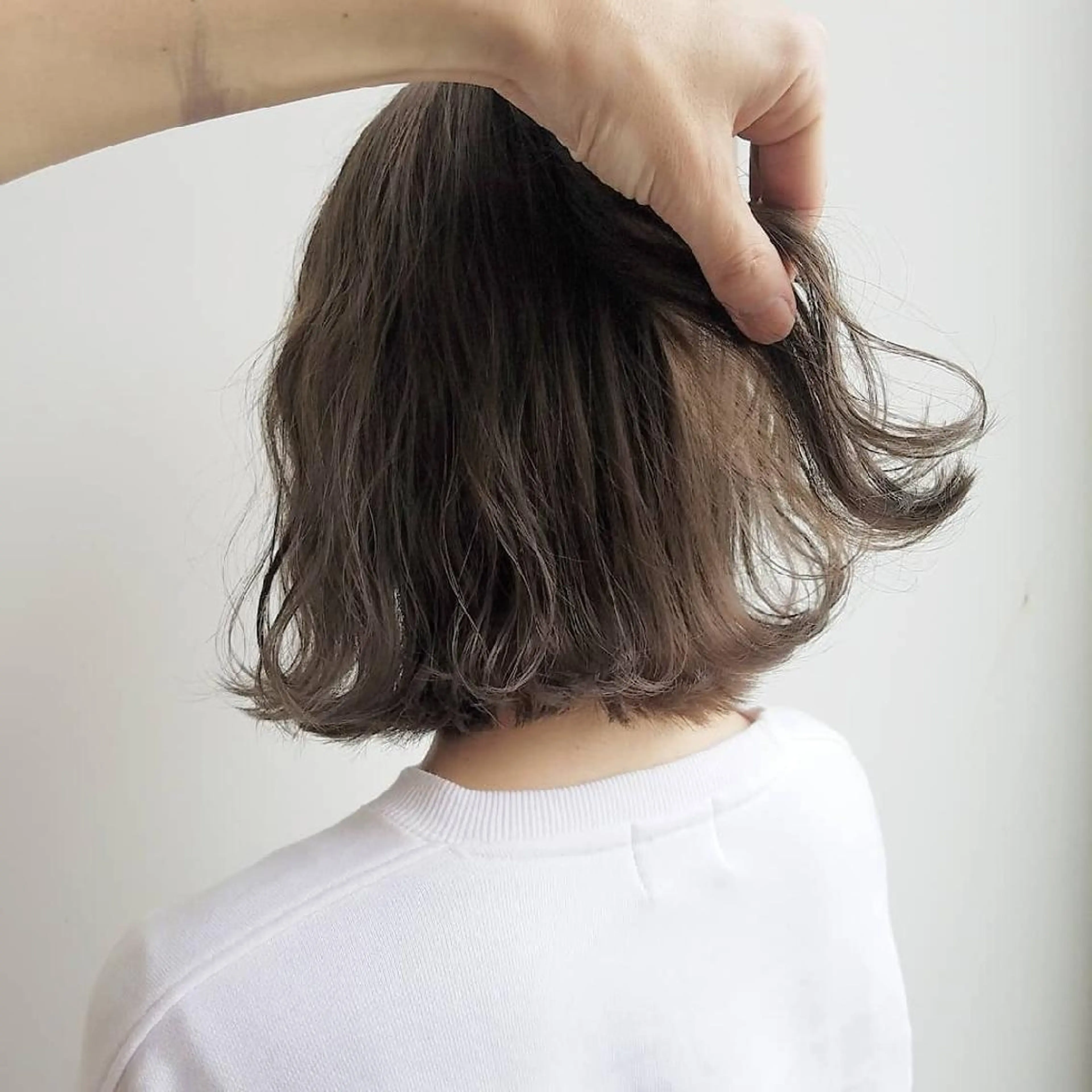 ミディアム カラー くせ毛 iplus✴ まつげ、眉毛、耳つぼのマツエク・マツパデザイン