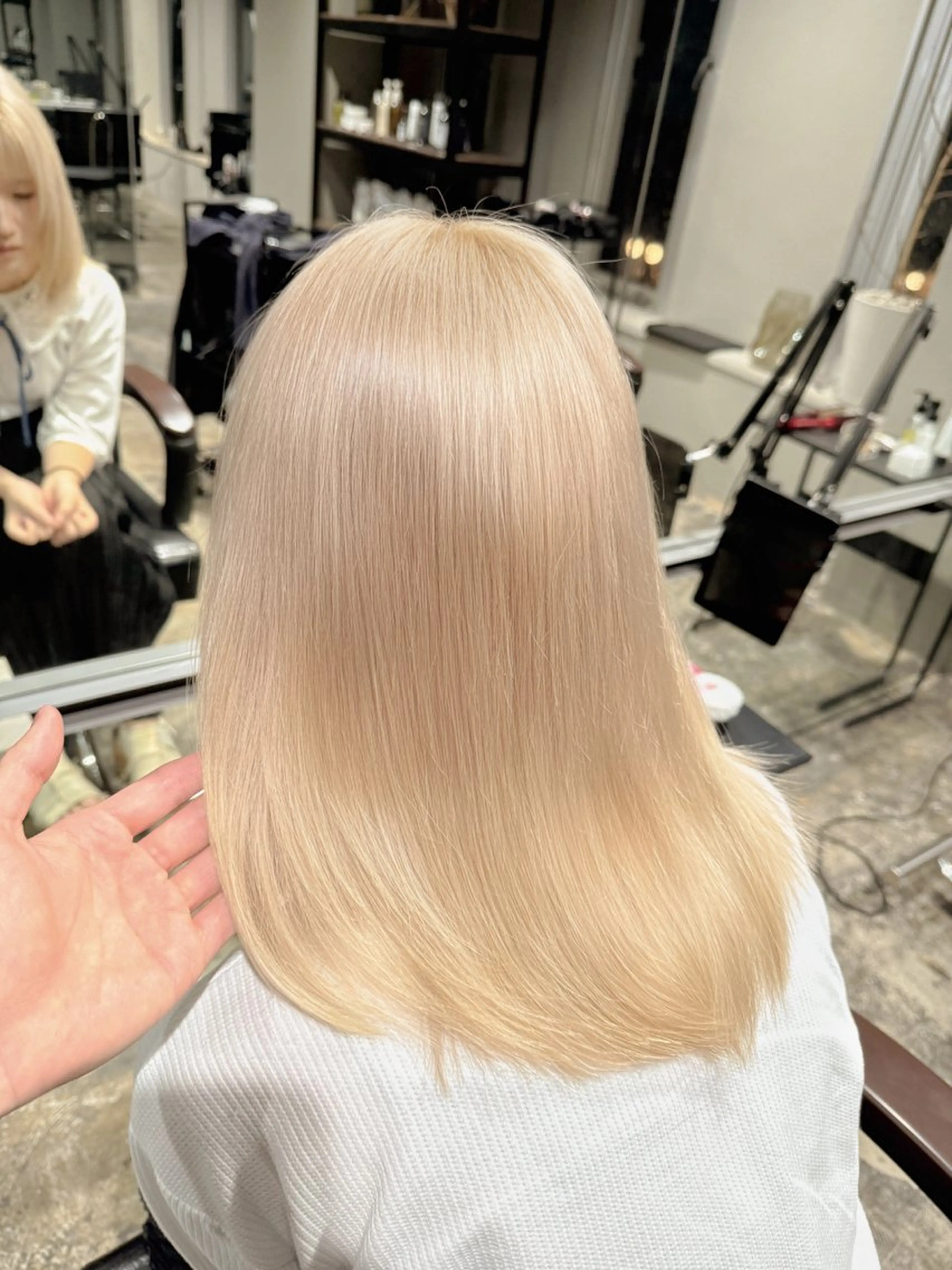 🩵🩵ケアブリーチ+透明感カラー+1ステップトリートメント付き🧚‍♂️カット＋2200円の写真