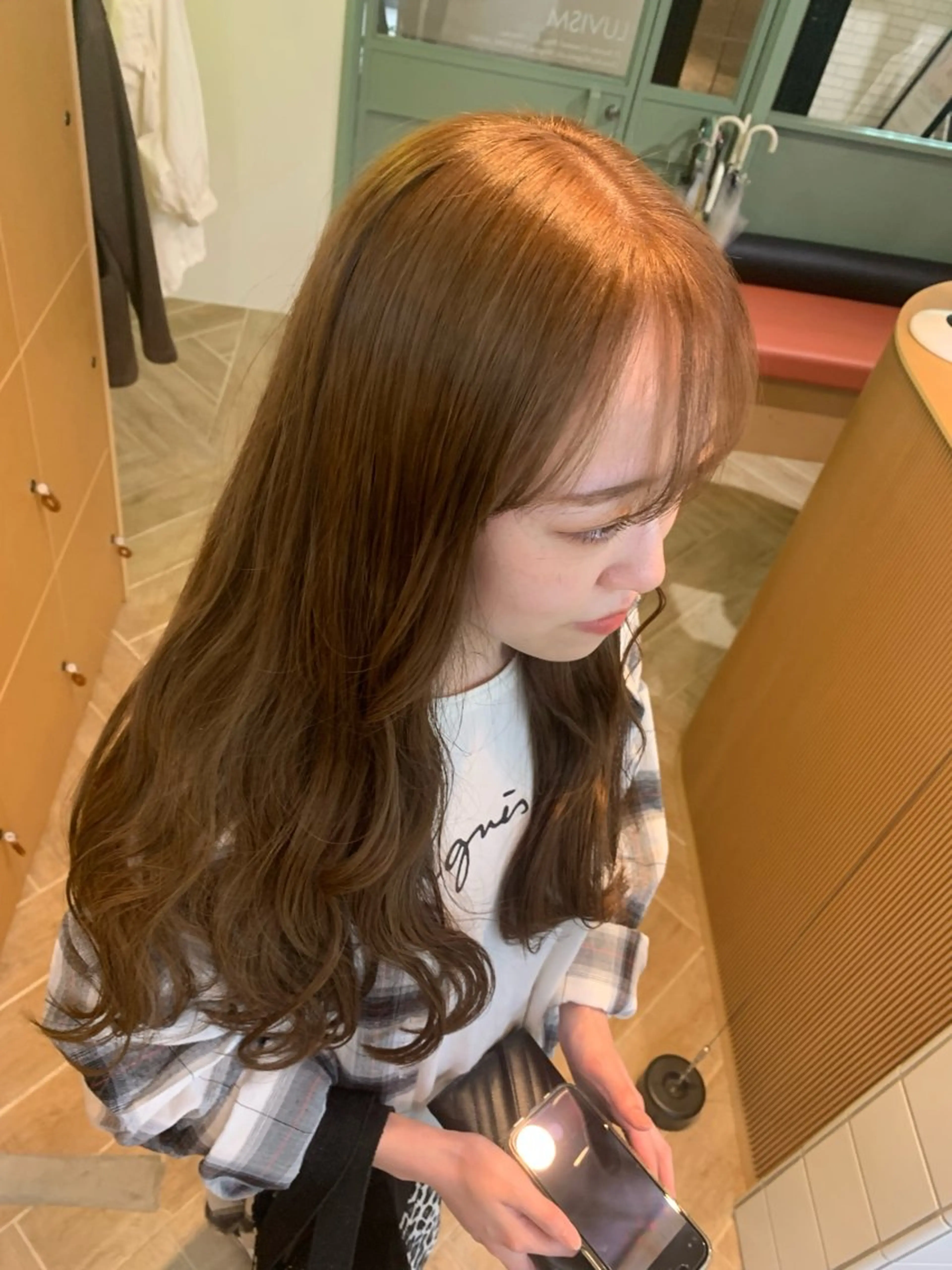 ロング カラー ダブルカラー ロング ヘアカラー トリートメント ベージュ/ダブルカラ ー/新潟駅/青柳萌果のヘアスタイル