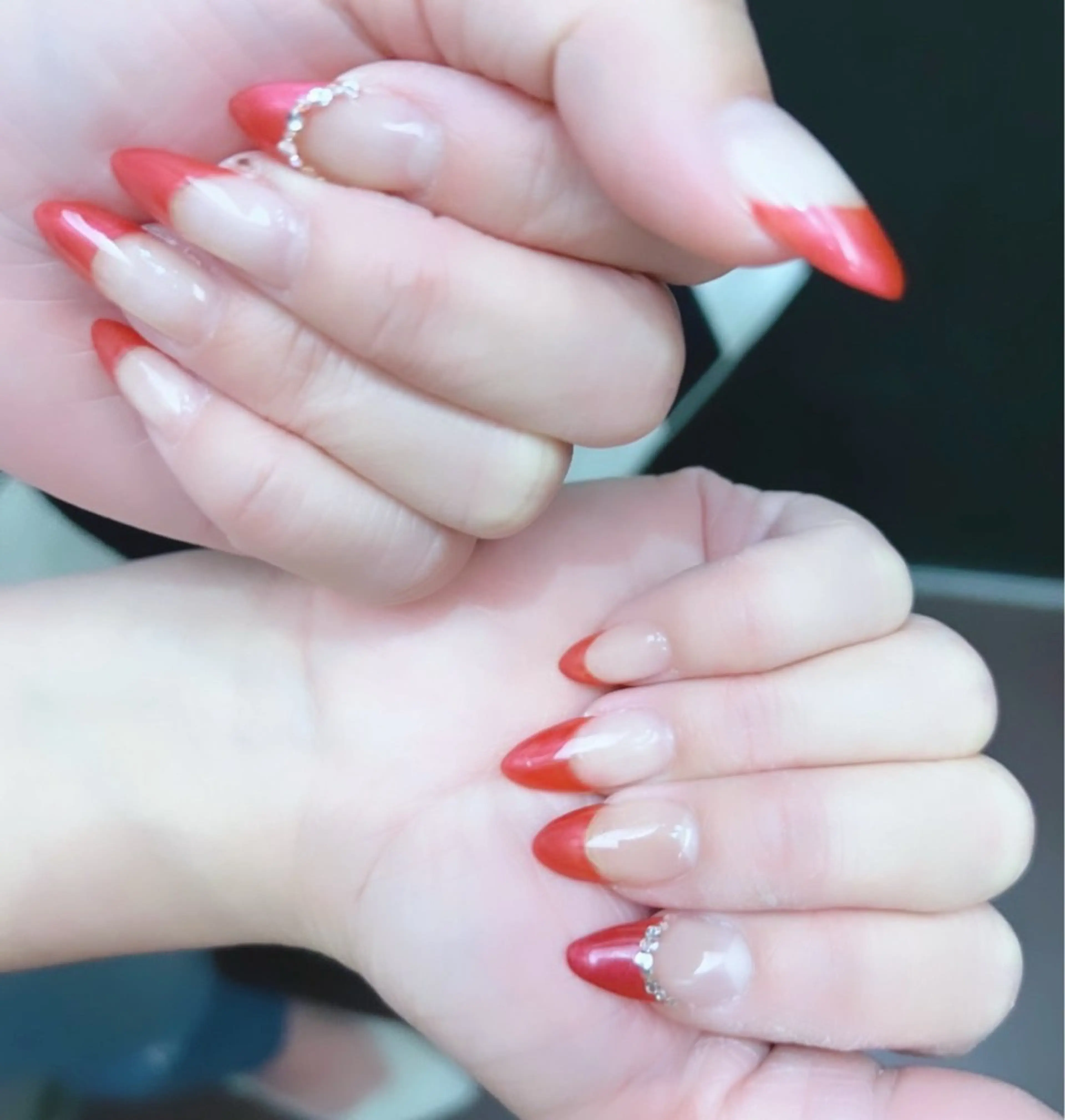 ネイル フレンチネイル 赤色 ストーンネイル Allure Yuuのネイルデザイン