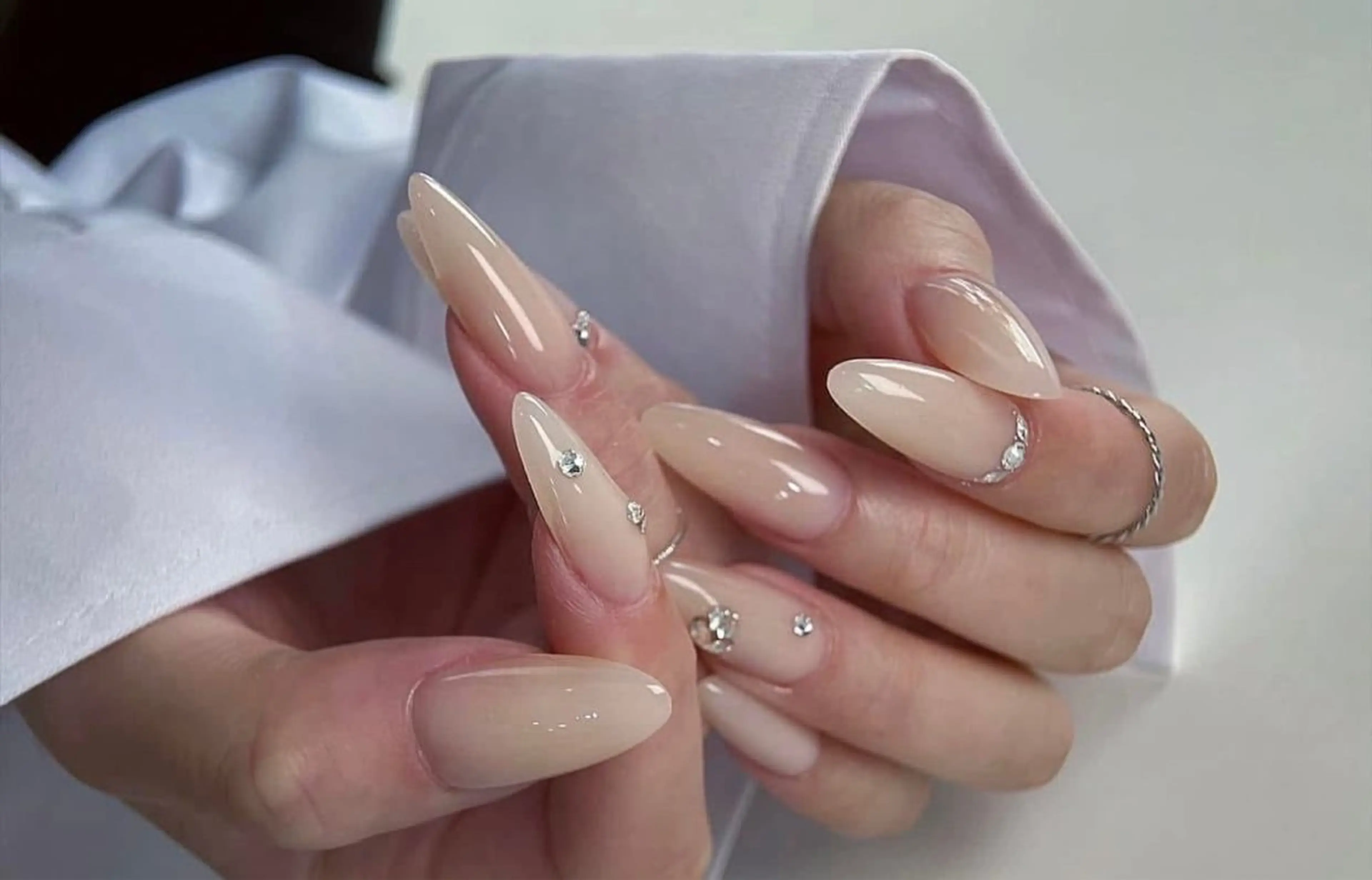 ネイル 長さ出し フレンチネイル ジェルネイル ガラスフレンチ 韓国ネイル ハンドネイル Minette nail所属・Minette nailHuongのネイルデザイン