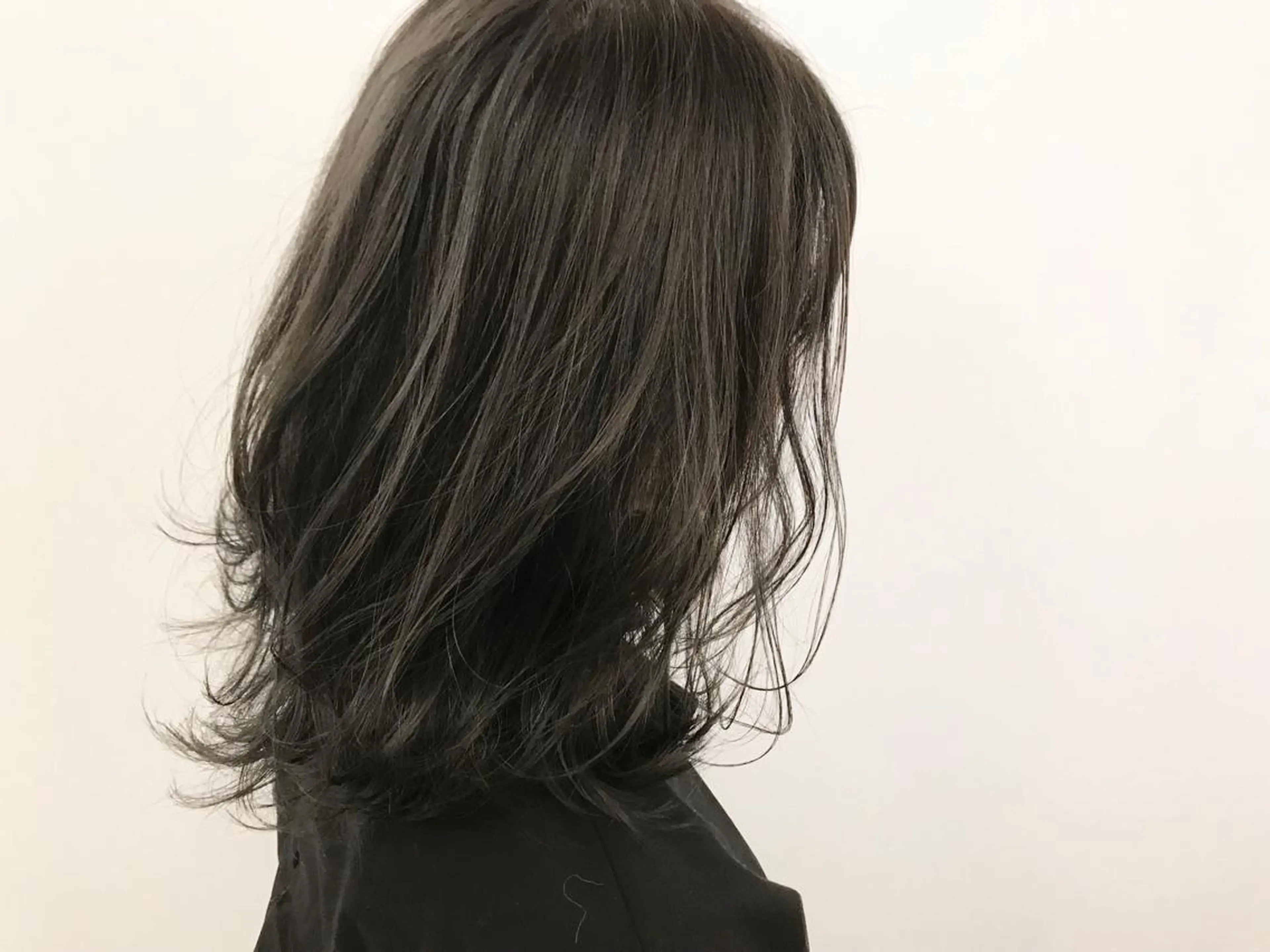 ミディアム カラー アッシュ アッシュグレー アッシュグレージュ グレージュ ボブ Bonheur所属・光吉 洋平のヘアスタイル