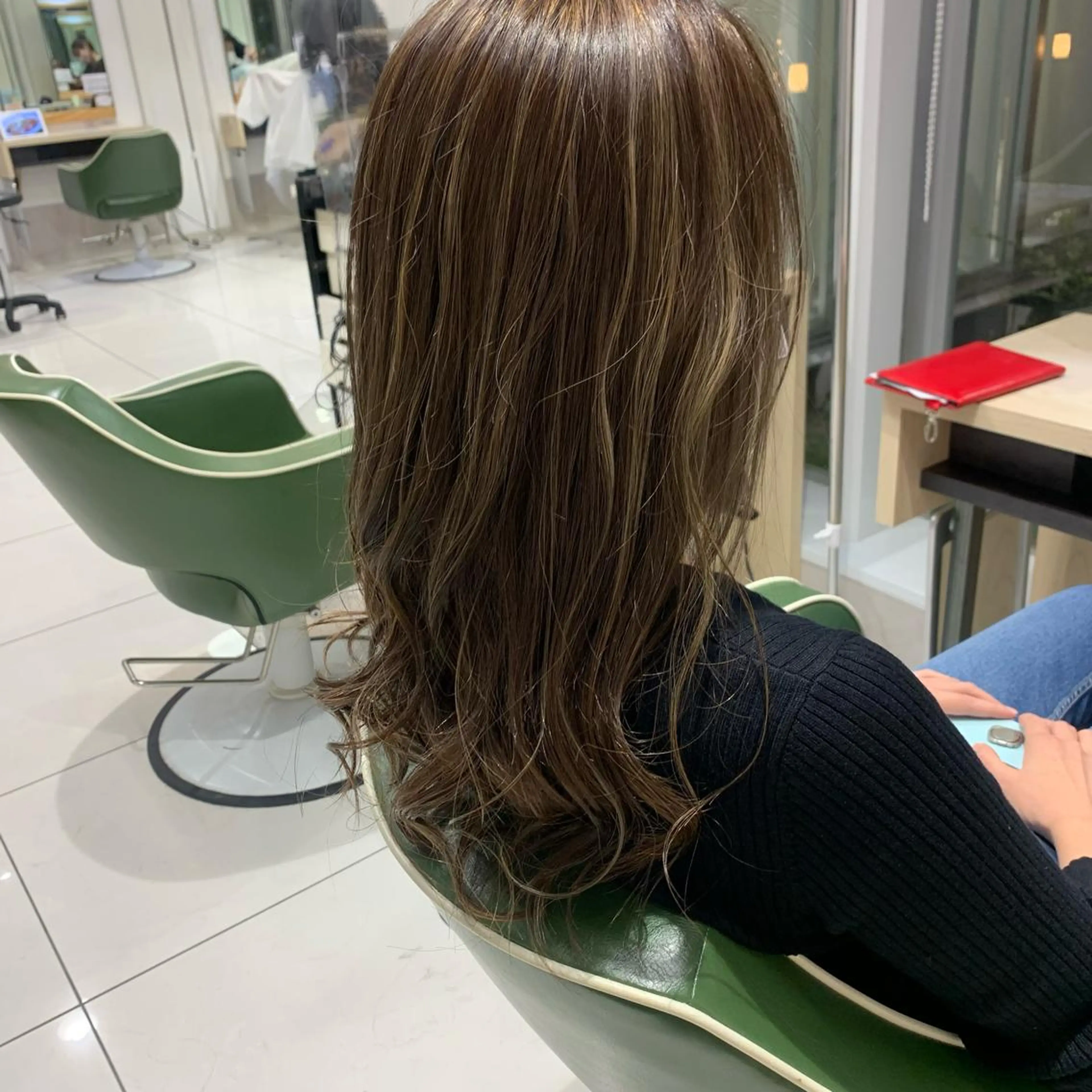 セミロング カラー 畠山 華奈のヘアスタイル