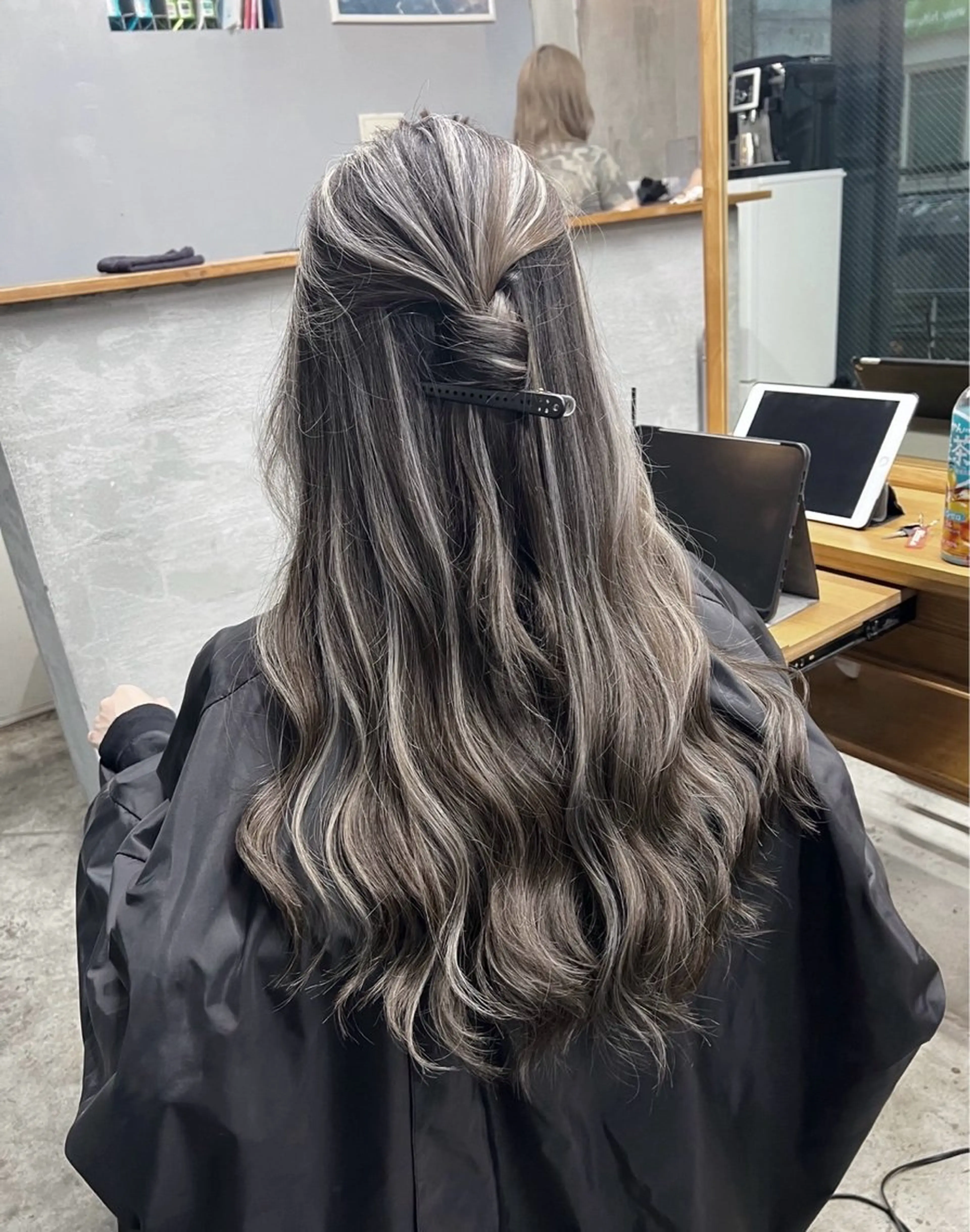 ロング カラー ヘアアレンジ グレージュ ハイライトカラー ハイライト ヘアカラー トリートメント ROBIN所属・指名数No.1 /NAOYAのヘアスタイル