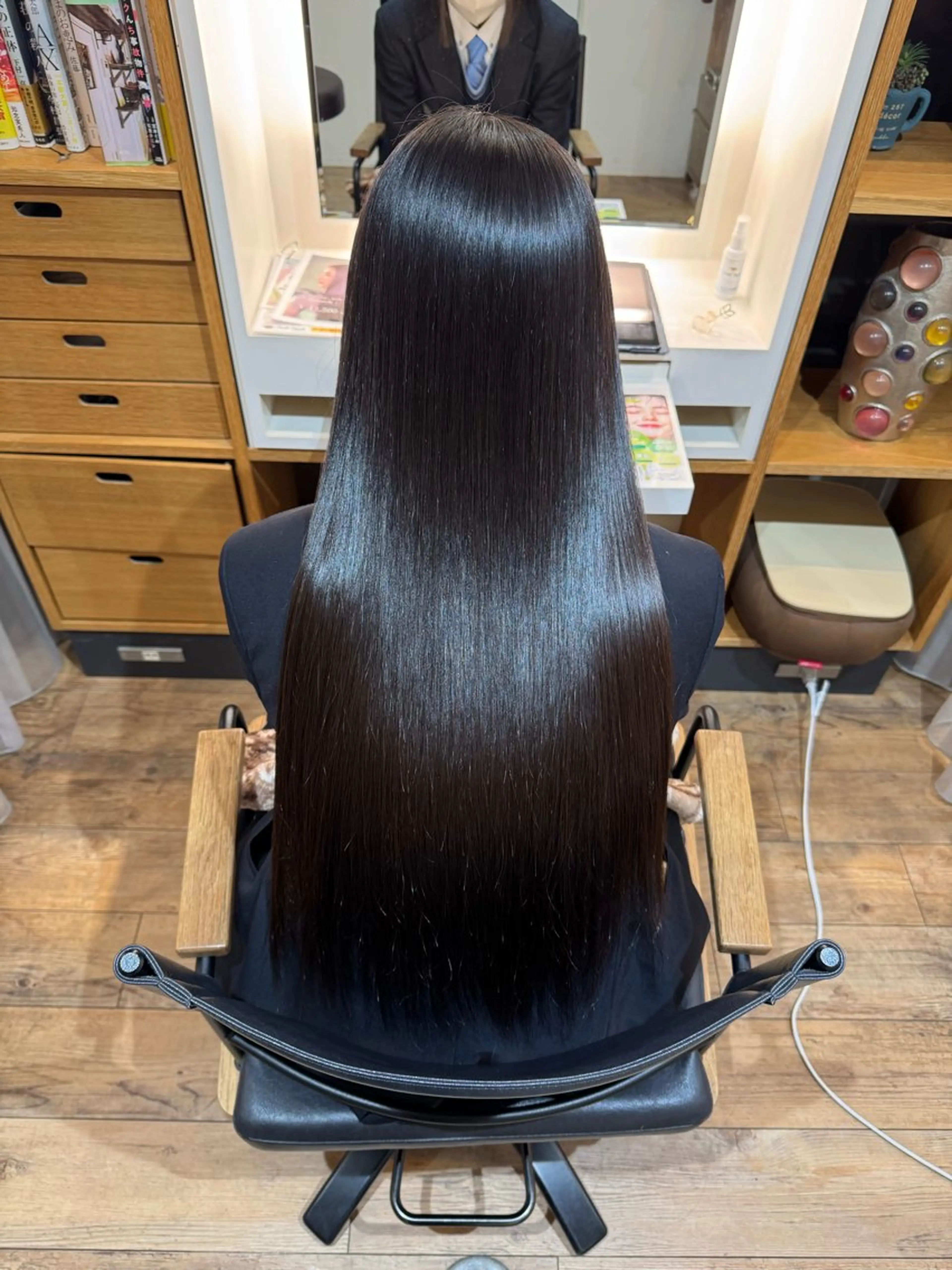 セミロング カット 縮毛矯正 トリートメント afloatkobe所属・美髪/髪質改善 川口凌弥のヘアスタイル