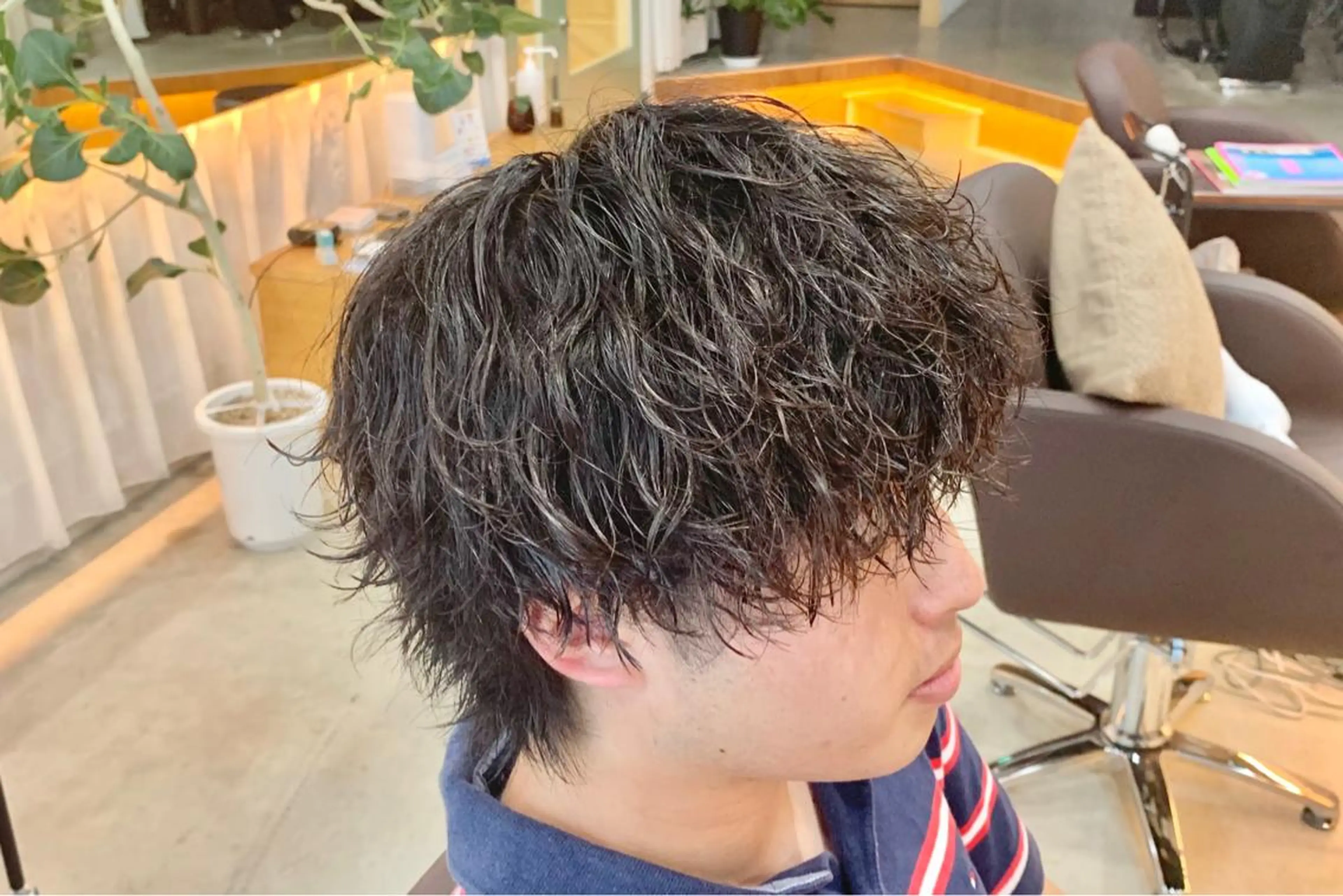 ショート パーマ メンズ メンズパーマ 波巻きパーマ メンズウルフカット ショートヘア ウルフカット メンズサロン　アソビ所属・【扱いやすいパーマ】 眞鍋拓己のヘアスタイル