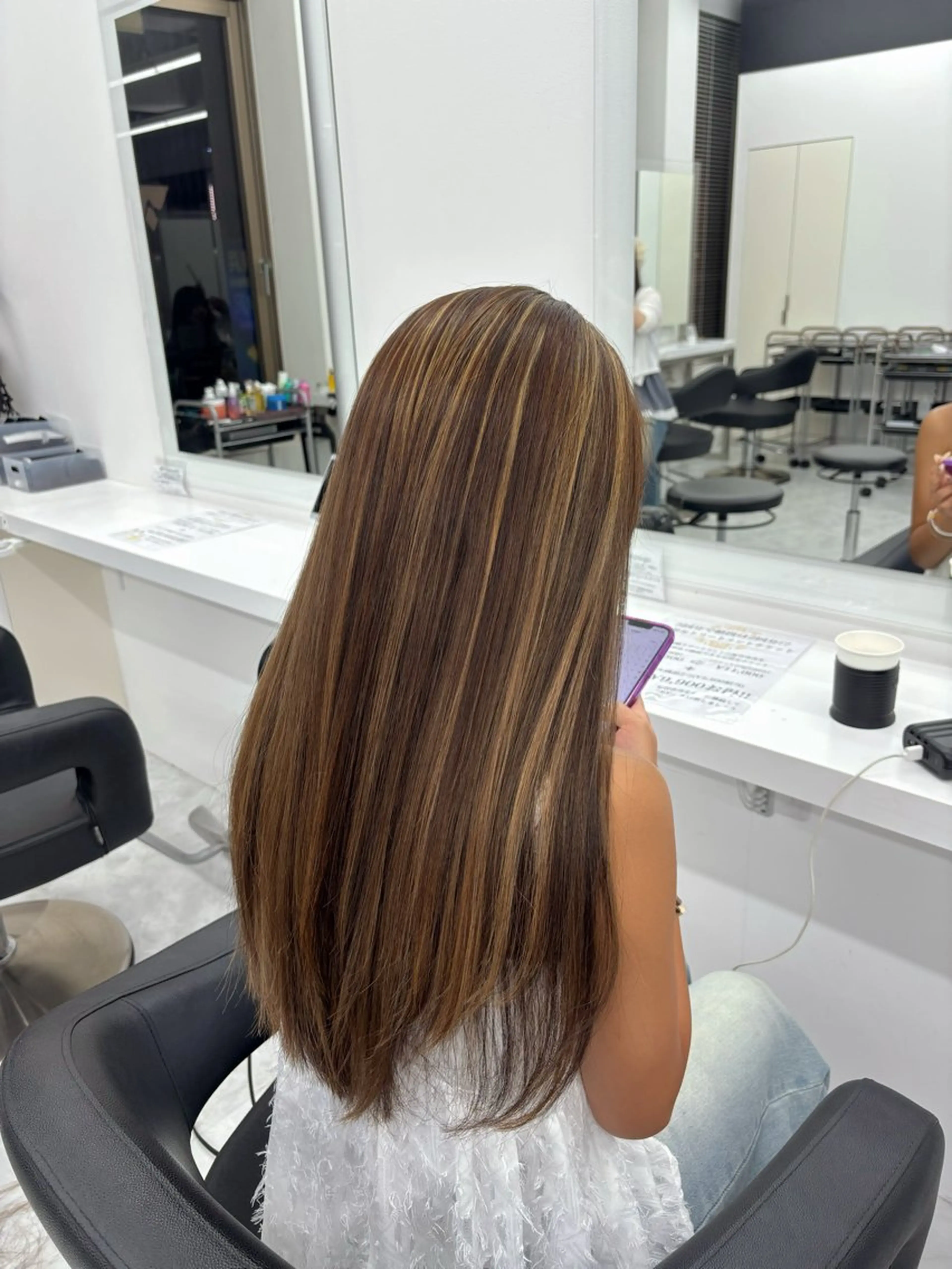 ロング カラー ヘアカラー トリートメント ヘッドスパ ヘアセット 韓国レイヤー ハッシュカットのヘアスタイル