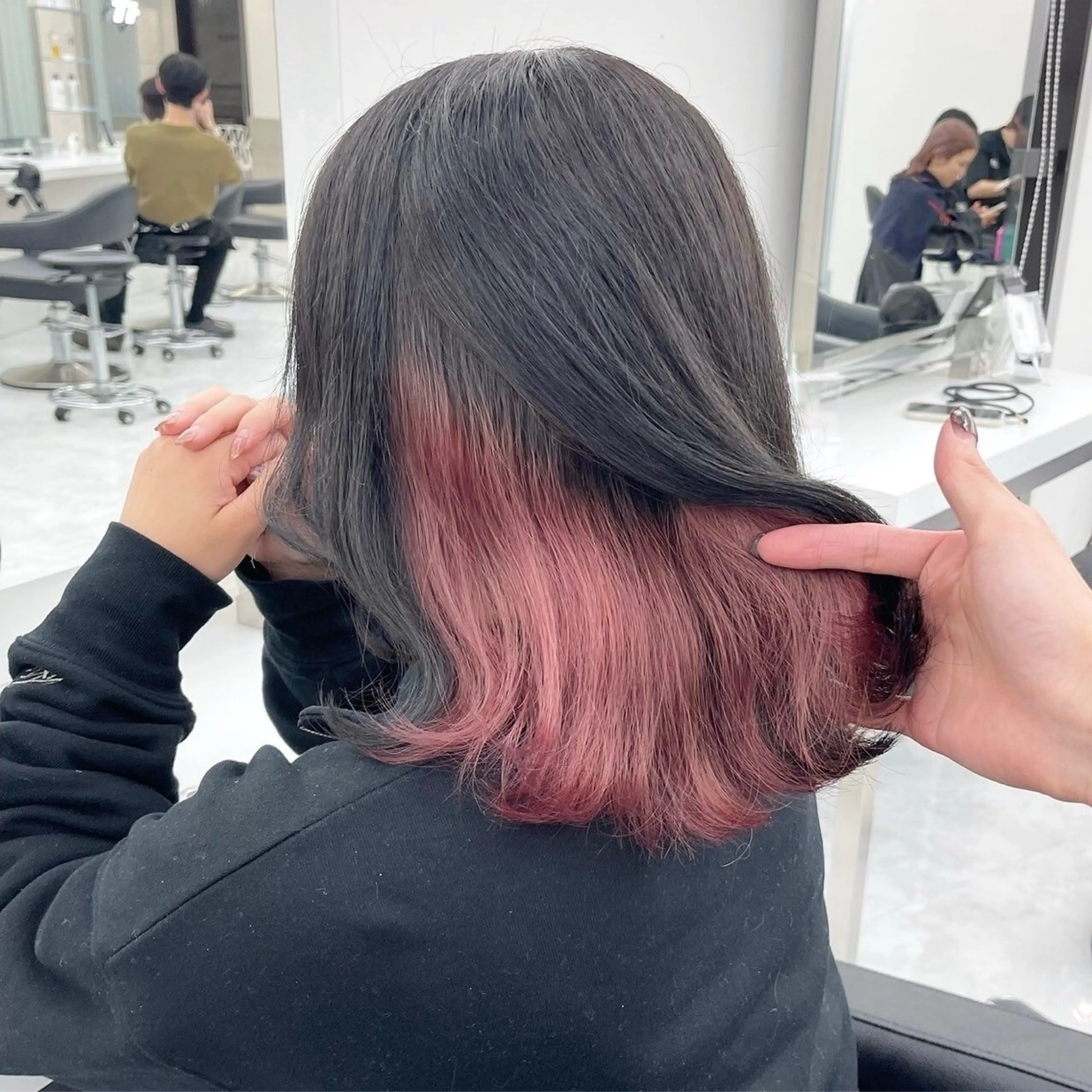 セミロング 似合わせ艶カラー🪽 ひかる🪽🩶のヘアスタイル
