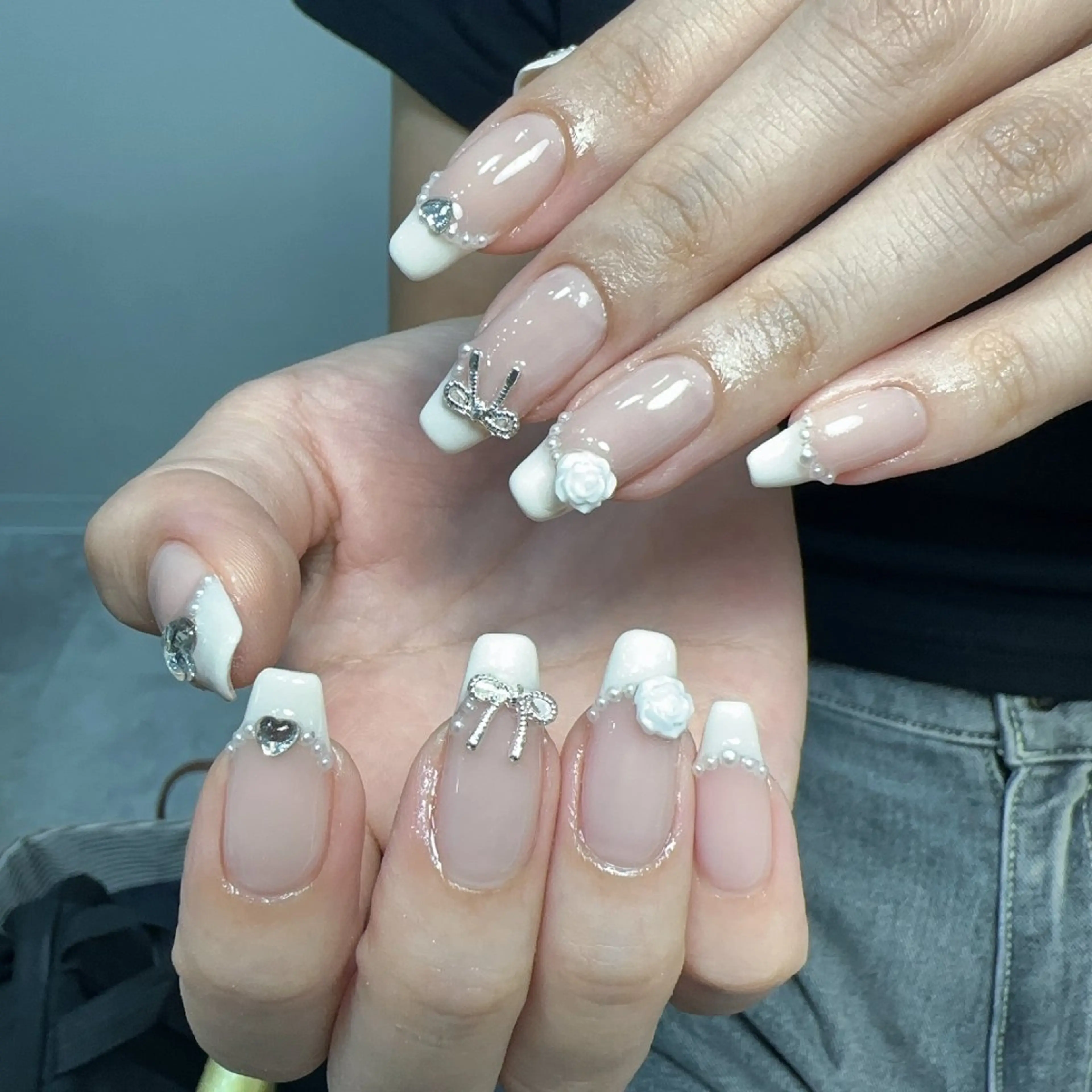 ネイル チークネイル 長さ出し フレンチネイル ジェルネイル キラキラネイル ハンドネイル UM Nail Salonのネイルデザイン