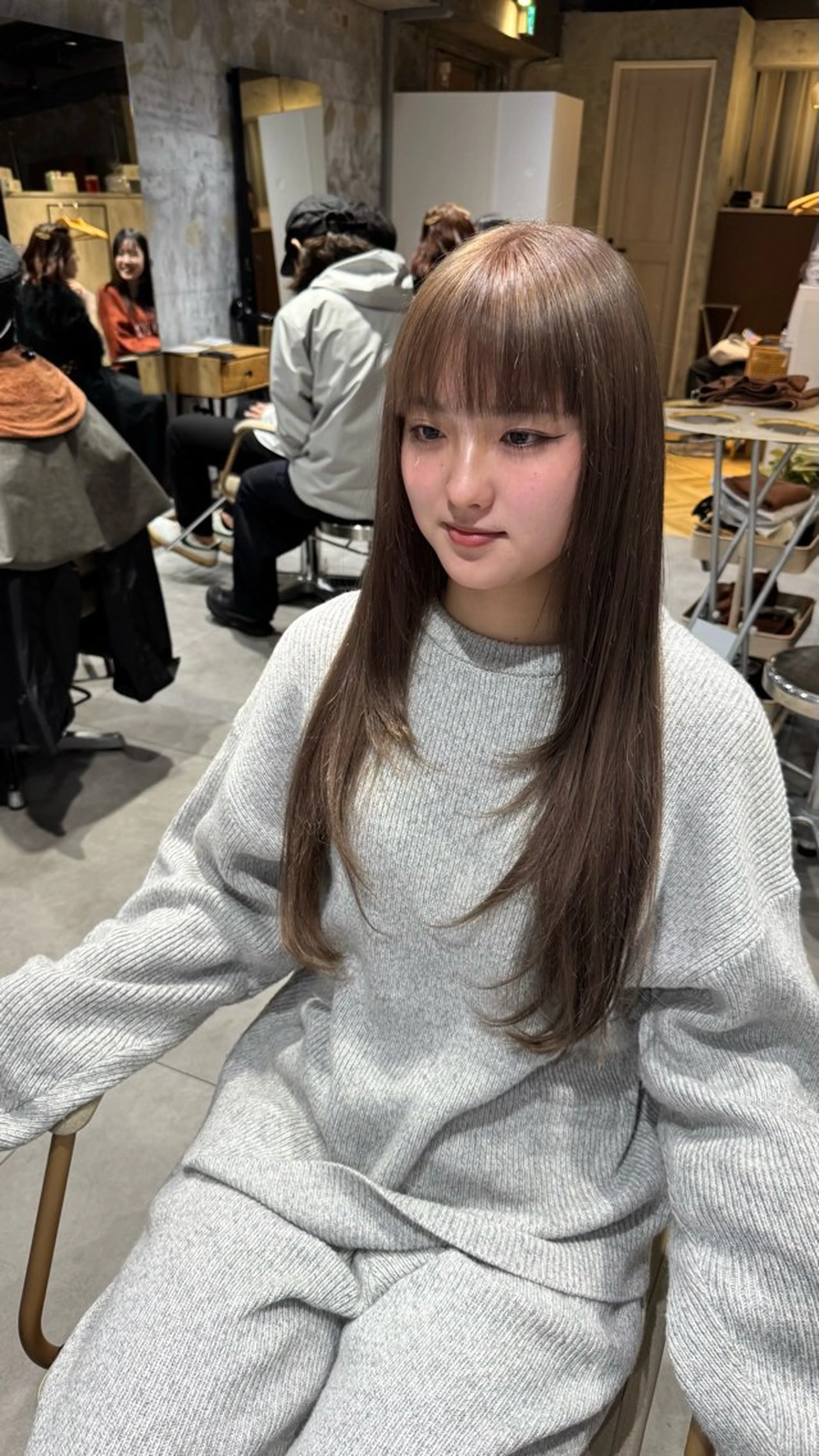 ロング esse大阪茶屋町店所属・レイヤーカット 新井田陽寿のヘアスタイル