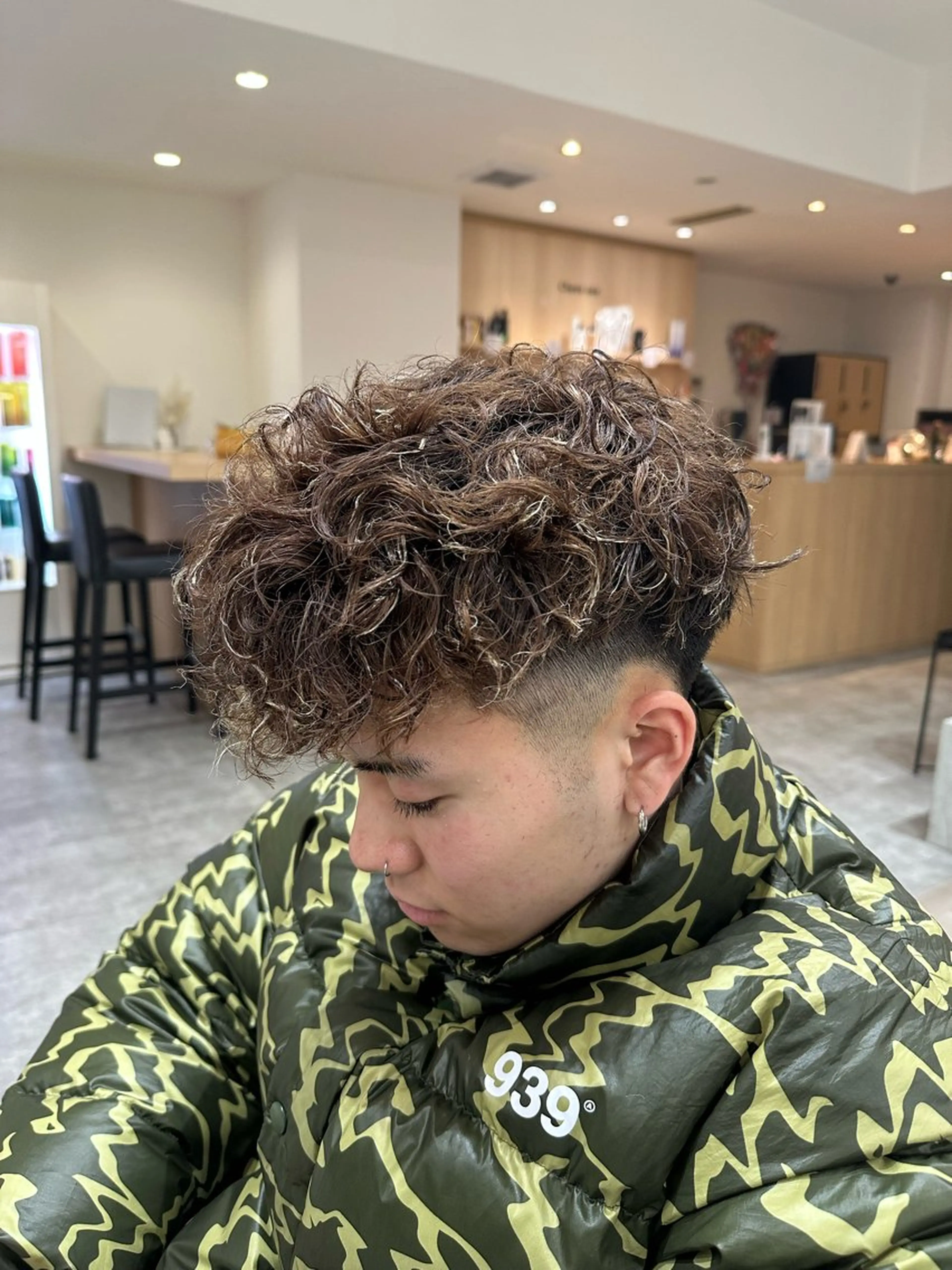 ショート カラー パーマ メンズ スペインカール Chere ore 新金岡所属・ツイスパ/フェード /辻諒哉のヘアスタイル