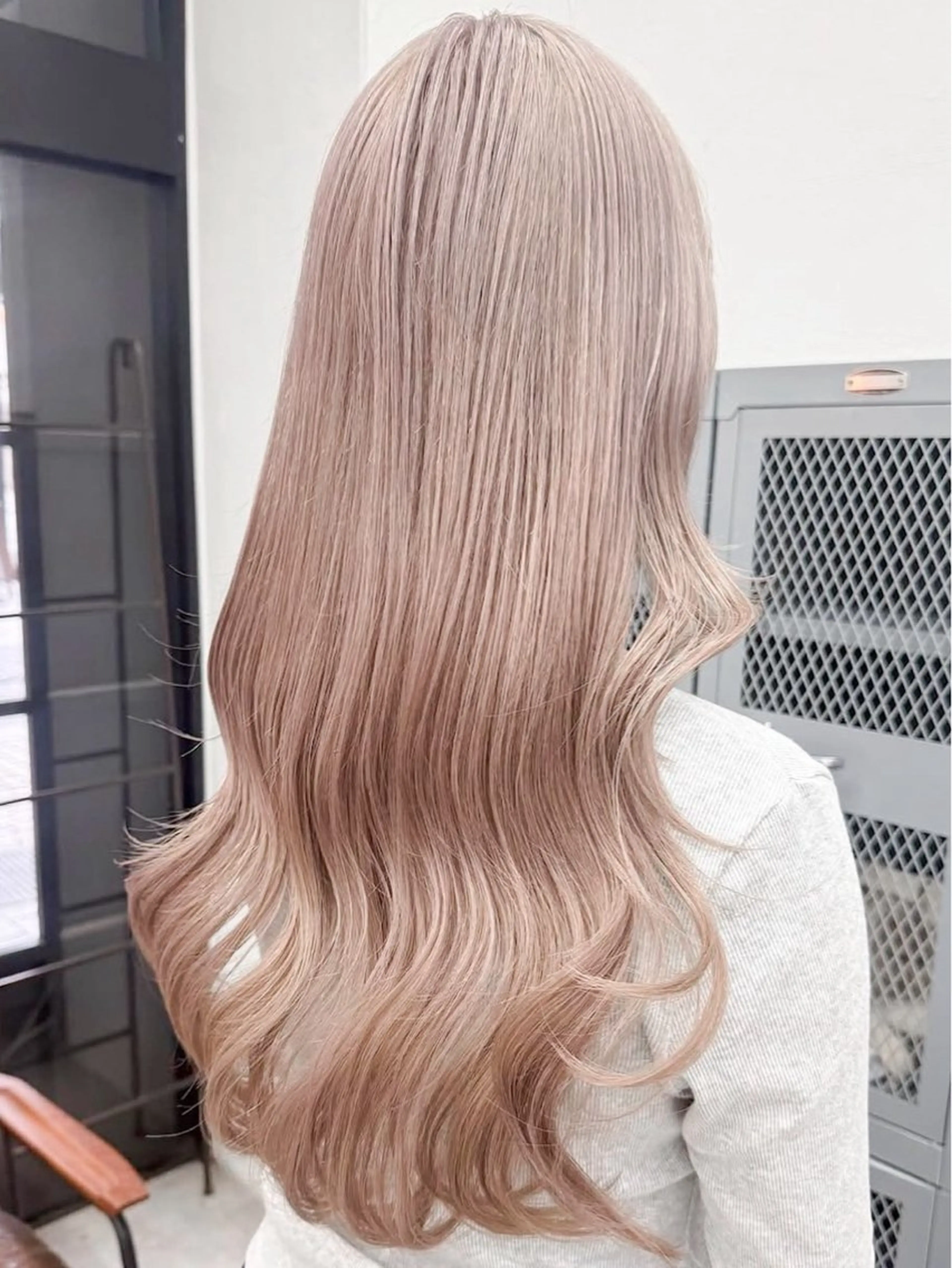 ロング カラー ベージュカラー ミルクティーベージュ ヘアカラー 【ハイトーンカラー/ 副店長】mizukiのヘアスタイル