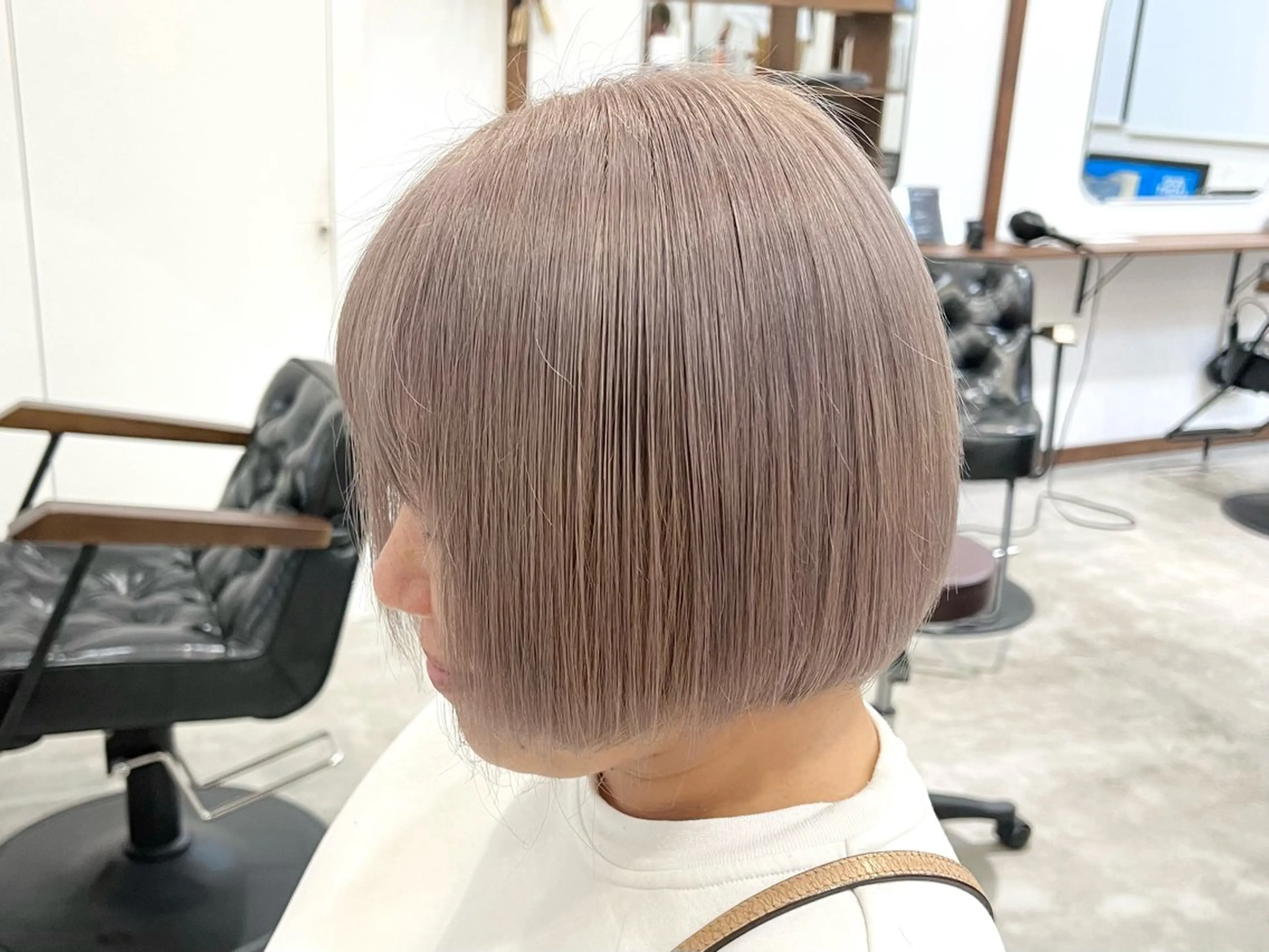 ショート カラー ブリーチ シルバー カット ヘアカラー Ami ブリーチ/ハイトーンのヘアスタイル